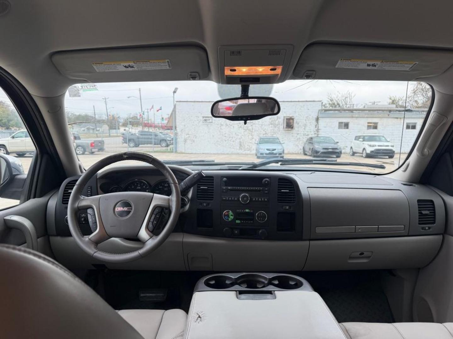 2009 BLACK GMC SIERRA 1500 SLE (3GTEC23069G) with an 5.3L engine, Automatic transmission, located at 4415 NE 28th St., Haltom City, TX, 76117, (817) 222-9334, 0.000000, 0.000000 - Photo#6