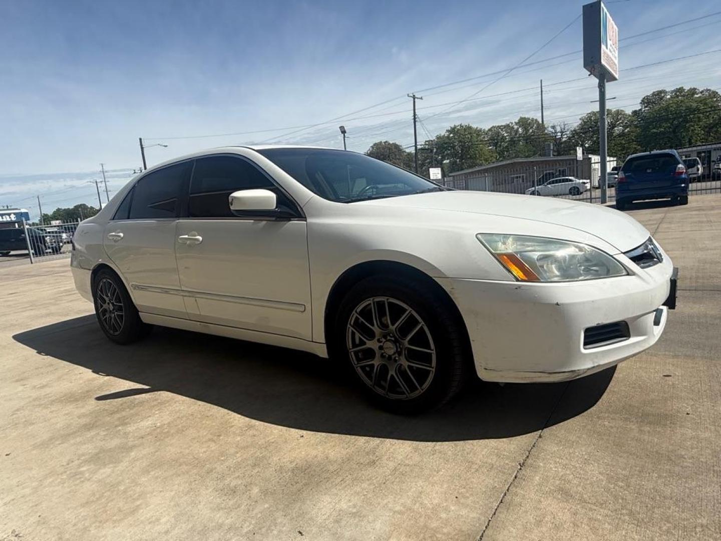 2006 WHITE HONDA ACCORD EX (1HGCM665X6A) with an 3.0L engine, Automatic transmission, located at 4415 NE 28th St., Haltom City, TX, 76117, (817) 222-9334, 0.000000, 0.000000 - Photo#2