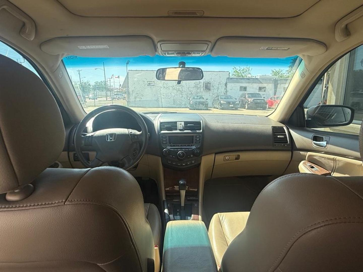 2006 WHITE HONDA ACCORD EX (1HGCM665X6A) with an 3.0L engine, Automatic transmission, located at 4415 NE 28th St., Haltom City, TX, 76117, (817) 222-9334, 0.000000, 0.000000 - Photo#5