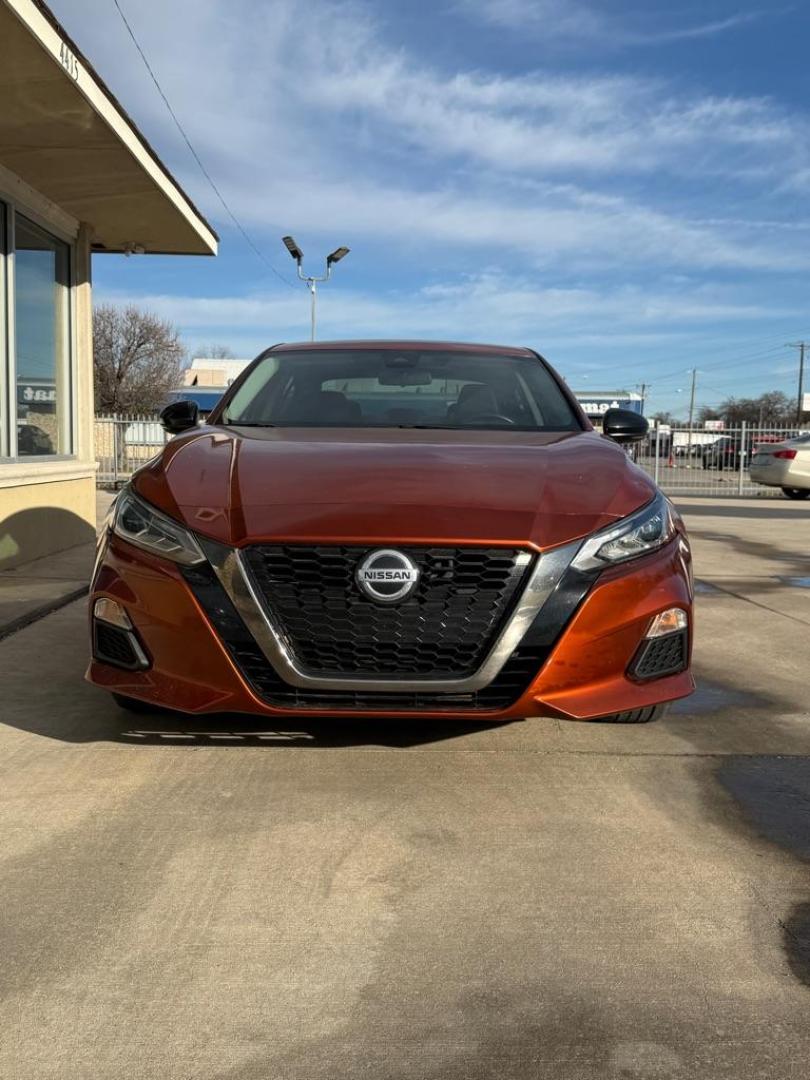 2020 ORANGE NISSAN ALTIMA SR (1N4BL4CV5LN) with an 2.5L engine, Automatic transmission, located at 4415 NE 28th St., Haltom City, TX, 76117, (817) 222-9334, 0.000000, 0.000000 - Photo#1