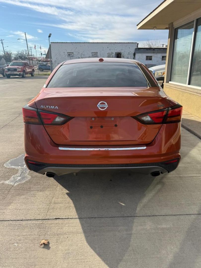 2020 ORANGE NISSAN ALTIMA SR (1N4BL4CV5LN) with an 2.5L engine, Automatic transmission, located at 4415 NE 28th St., Haltom City, TX, 76117, (817) 222-9334, 0.000000, 0.000000 - Photo#4