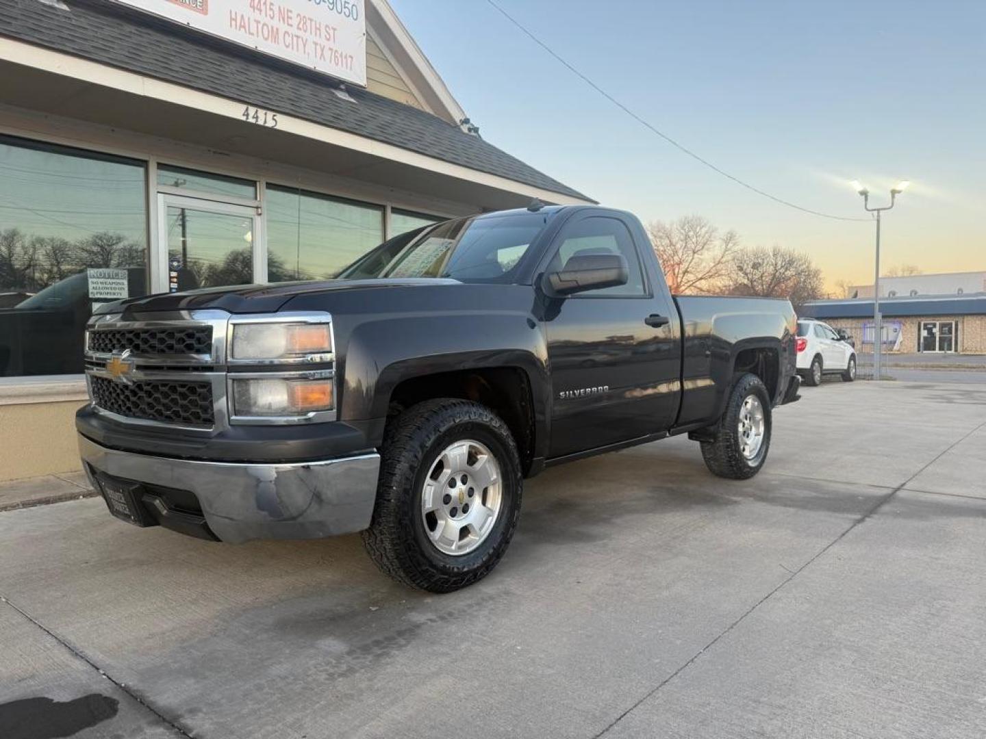 2014 GRAY CHEVROLET SILVERADO 1500 (1GCNCPEH2EZ) with an 4.3L engine, Automatic transmission, located at 4415 NE 28th St., Haltom City, TX, 76117, (817) 222-9334, 0.000000, 0.000000 - Photo#0