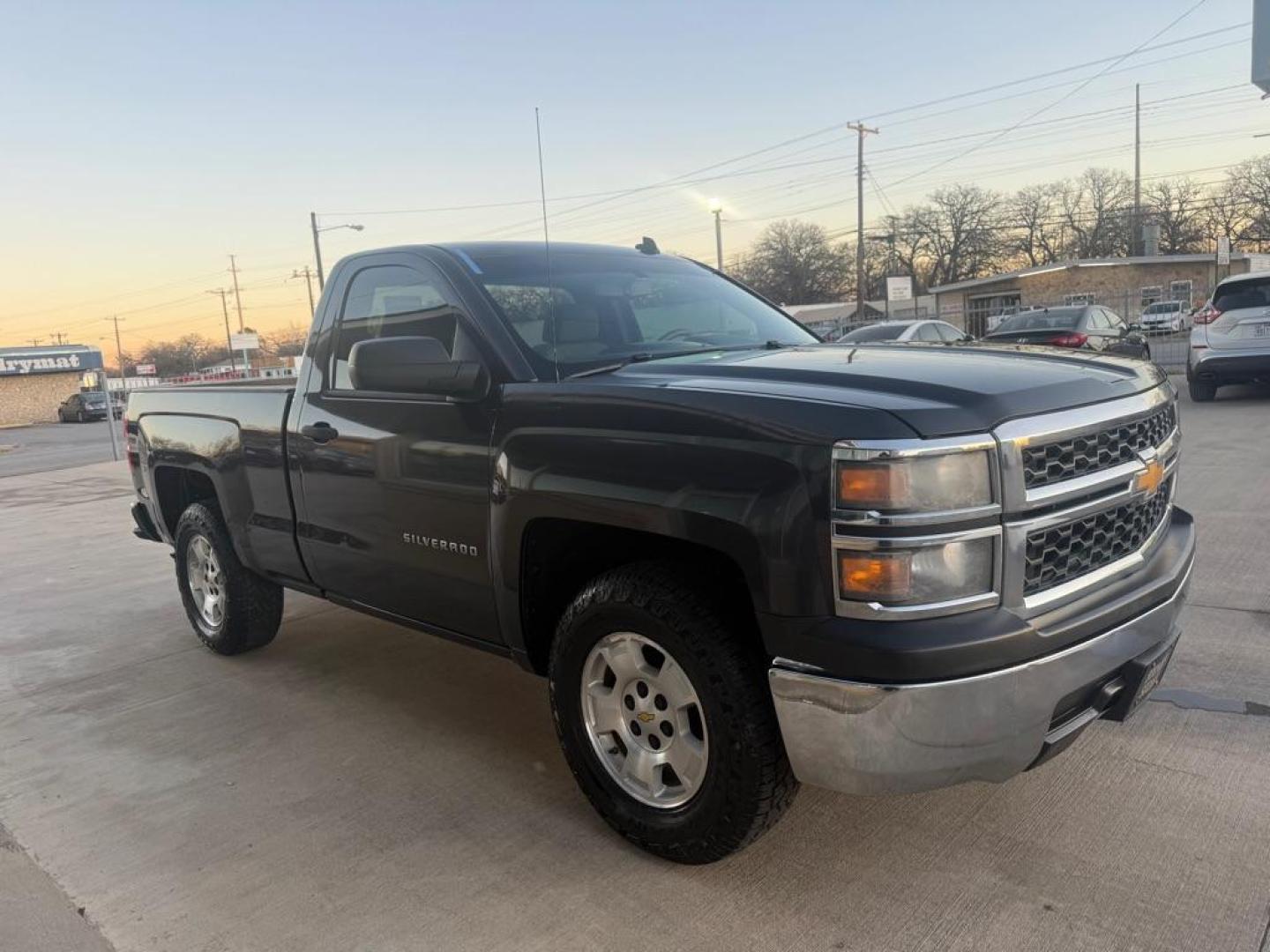 2014 GRAY CHEVROLET SILVERADO 1500 (1GCNCPEH2EZ) with an 4.3L engine, Automatic transmission, located at 4415 NE 28th St., Haltom City, TX, 76117, (817) 222-9334, 0.000000, 0.000000 - Photo#2
