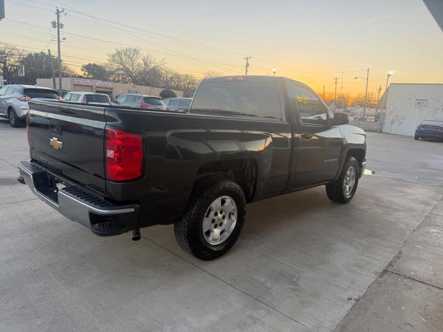 2014 GRAY CHEVROLET SILVERADO 1500 (1GCNCPEH2EZ) with an 4.3L engine, Automatic transmission, located at 4415 NE 28th St., Haltom City, TX, 76117, (817) 222-9334, 0.000000, 0.000000 - Photo#3