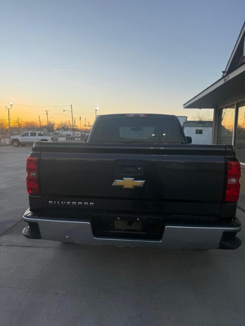 2014 GRAY CHEVROLET SILVERADO 1500 (1GCNCPEH2EZ) with an 4.3L engine, Automatic transmission, located at 4415 NE 28th St., Haltom City, TX, 76117, (817) 222-9334, 0.000000, 0.000000 - Photo#4