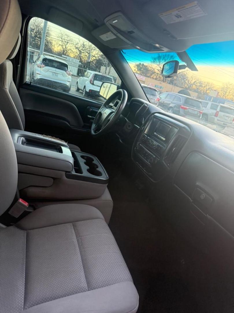 2014 GRAY CHEVROLET SILVERADO 1500 (1GCNCPEH2EZ) with an 4.3L engine, Automatic transmission, located at 4415 NE 28th St., Haltom City, TX, 76117, (817) 222-9334, 0.000000, 0.000000 - Photo#5