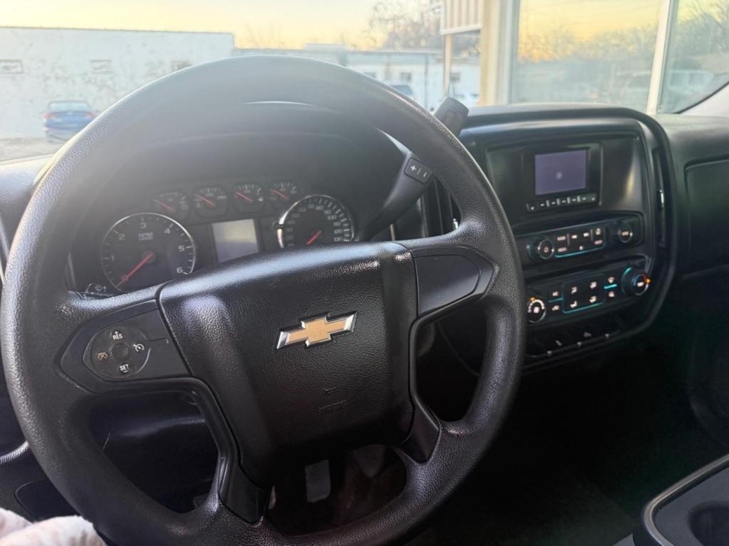 2014 GRAY CHEVROLET SILVERADO 1500 (1GCNCPEH2EZ) with an 4.3L engine, Automatic transmission, located at 4415 NE 28th St., Haltom City, TX, 76117, (817) 222-9334, 0.000000, 0.000000 - Photo#6
