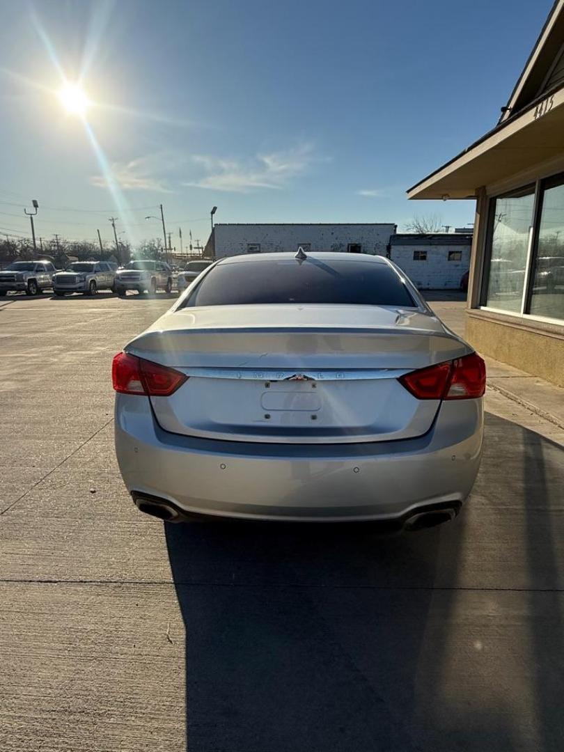 2015 SILVER CHEVROLET IMPALA LTZ (1G1165S32FU) with an 3.6L engine, Automatic transmission, located at 4415 NE 28th St., Haltom City, TX, 76117, (817) 222-9334, 0.000000, 0.000000 - Photo#4