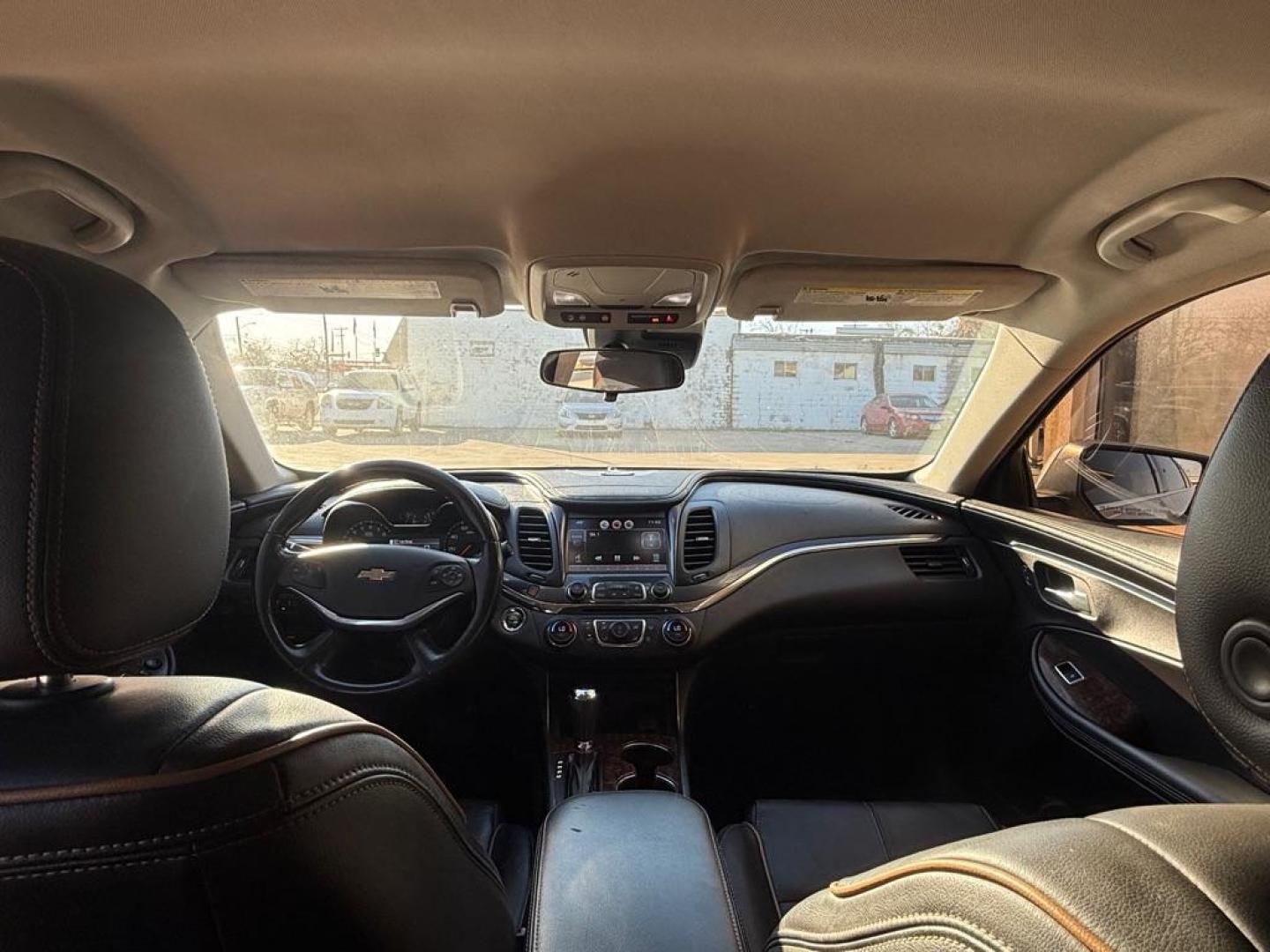 2015 SILVER CHEVROLET IMPALA LTZ (1G1165S32FU) with an 3.6L engine, Automatic transmission, located at 4415 NE 28th St., Haltom City, TX, 76117, (817) 222-9334, 0.000000, 0.000000 - Photo#6