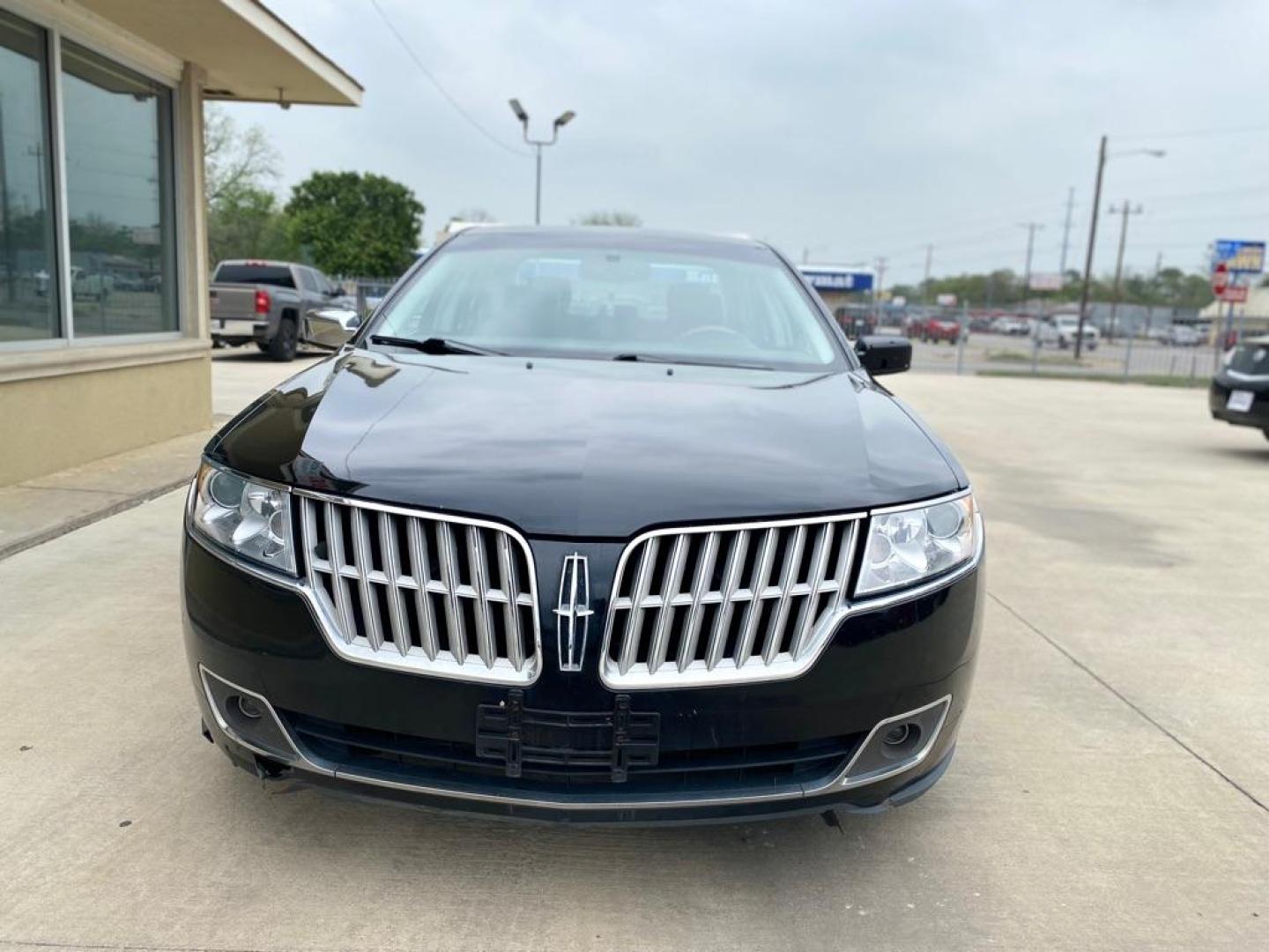 2011 BLACK LINCOLN MKZ (3LNHL2JC6BR) with an 3.5L engine, Automatic transmission, located at 4415 NE 28th St., Haltom City, TX, 76117, (817) 222-9334, 0.000000, 0.000000 - Photo#2