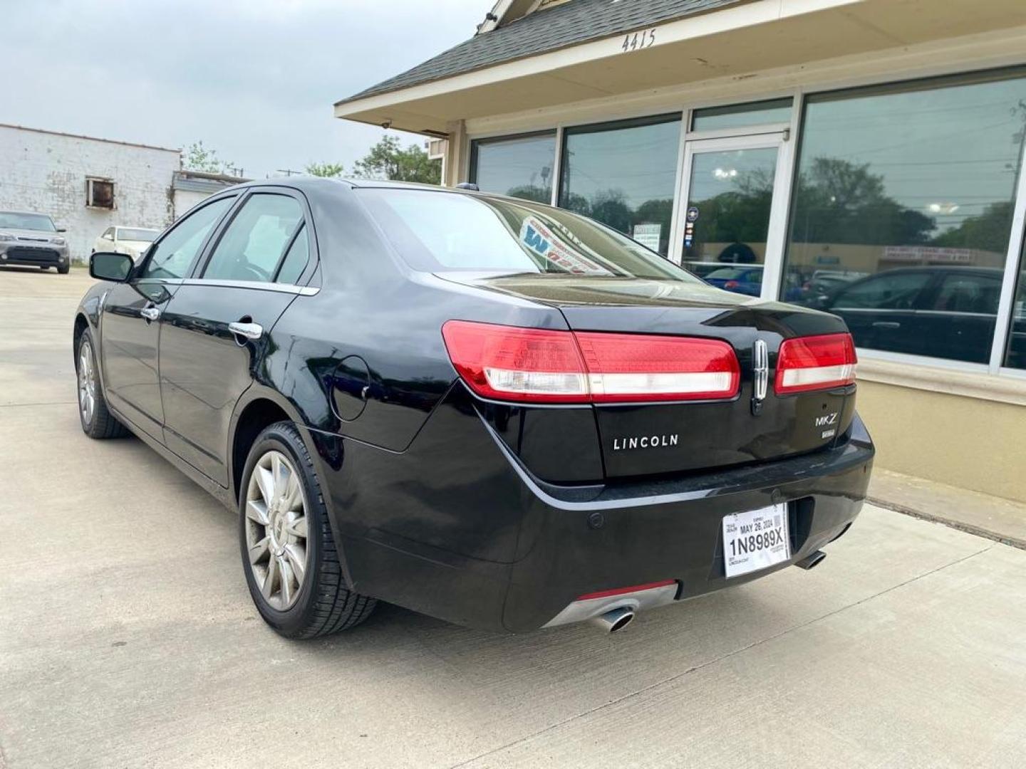 2011 BLACK LINCOLN MKZ (3LNHL2JC6BR) with an 3.5L engine, Automatic transmission, located at 4415 NE 28th St., Haltom City, TX, 76117, (817) 222-9334, 0.000000, 0.000000 - Photo#4