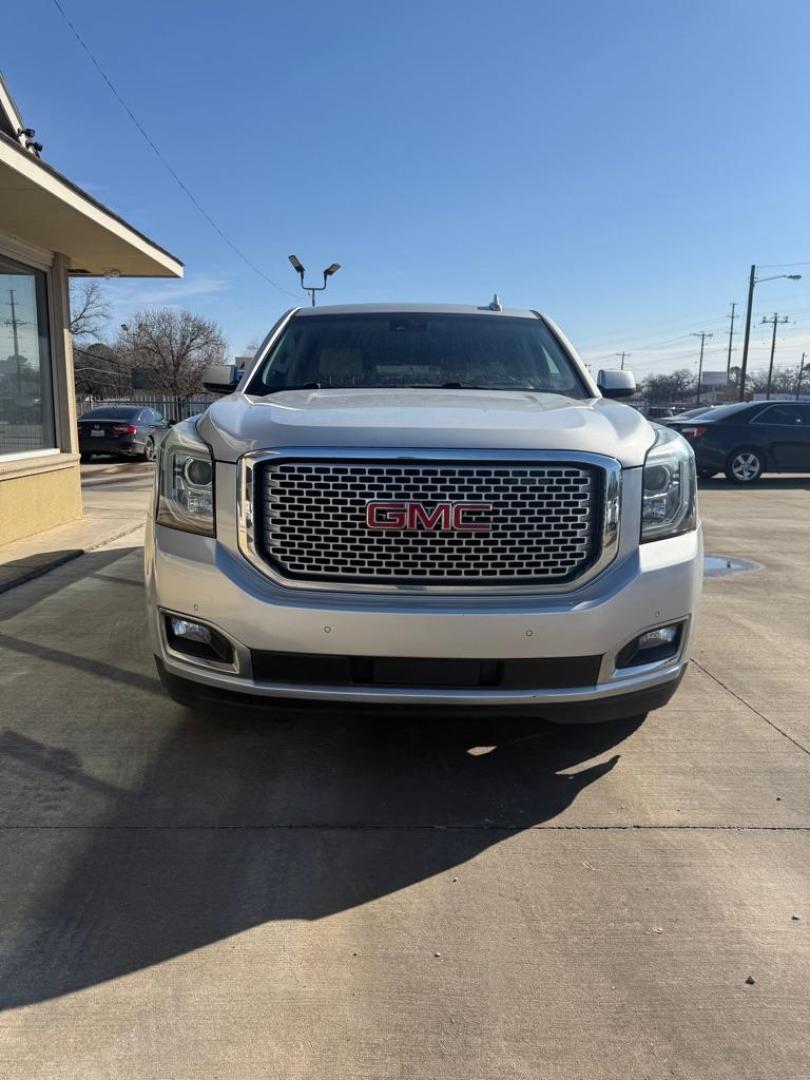 2016 SILVER GMC YUKON XL DENALI (1GKS1HKJ3GR) with an 6.2L engine, Automatic transmission, located at 4415 NE 28th St., Haltom City, TX, 76117, (817) 222-9334, 0.000000, 0.000000 - Photo#1
