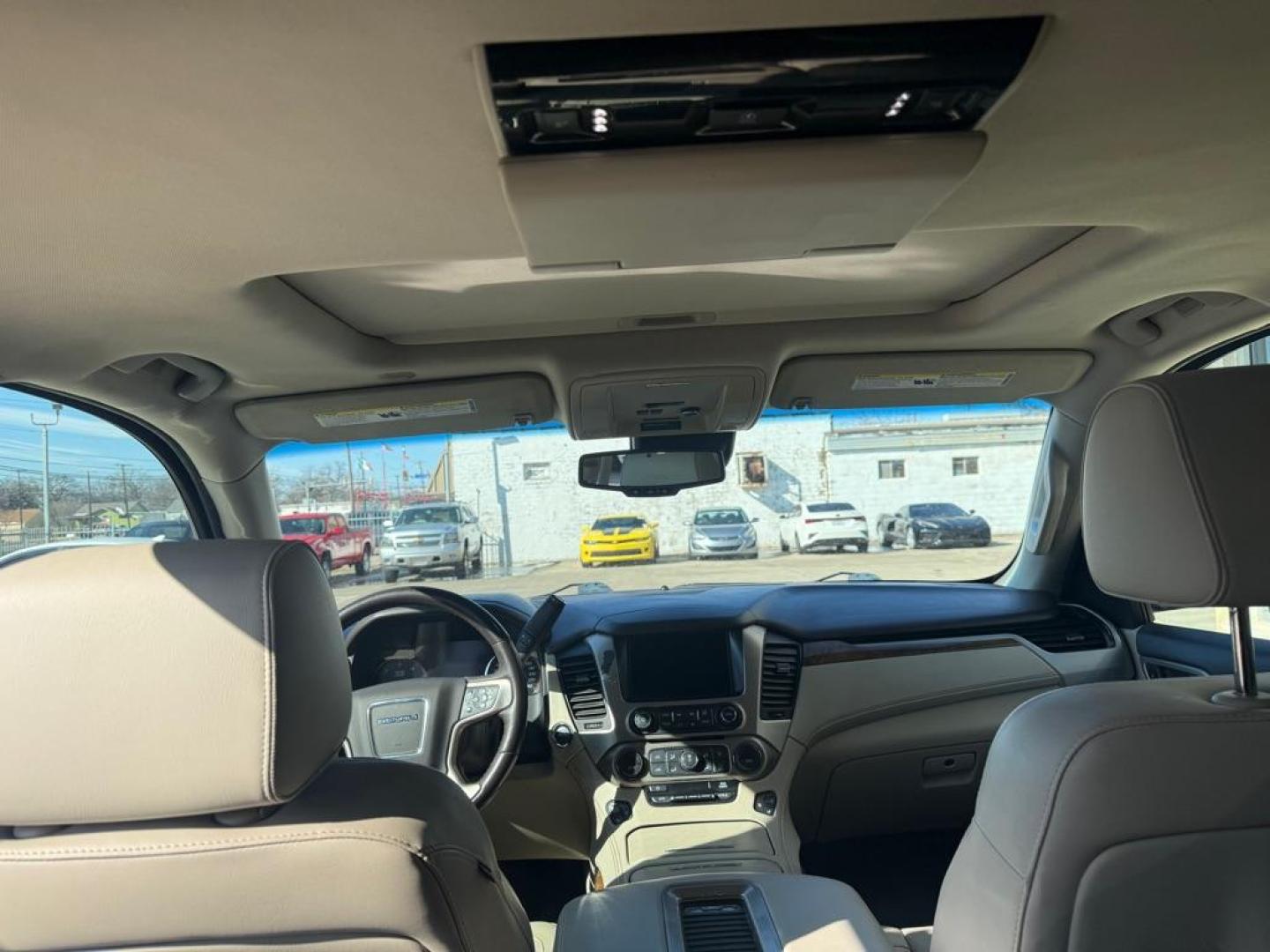 2016 SILVER GMC YUKON XL DENALI (1GKS1HKJ3GR) with an 6.2L engine, Automatic transmission, located at 4415 NE 28th St., Haltom City, TX, 76117, (817) 222-9334, 0.000000, 0.000000 - Photo#7