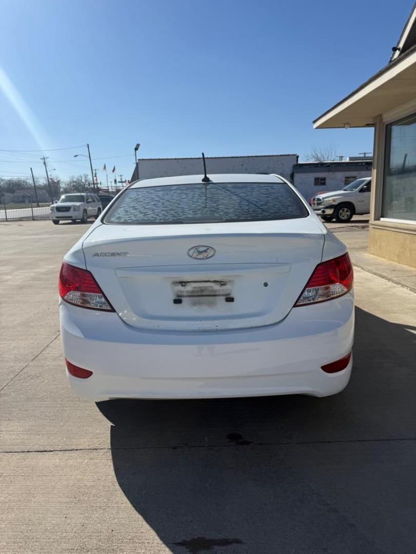 2014 WHITE HYUNDAI ACCENT GLS (KMHCT4AE0EU) with an 1.6L engine, Automatic transmission, located at 4415 NE 28th St., Haltom City, TX, 76117, (817) 222-9334, 0.000000, 0.000000 - Photo#4