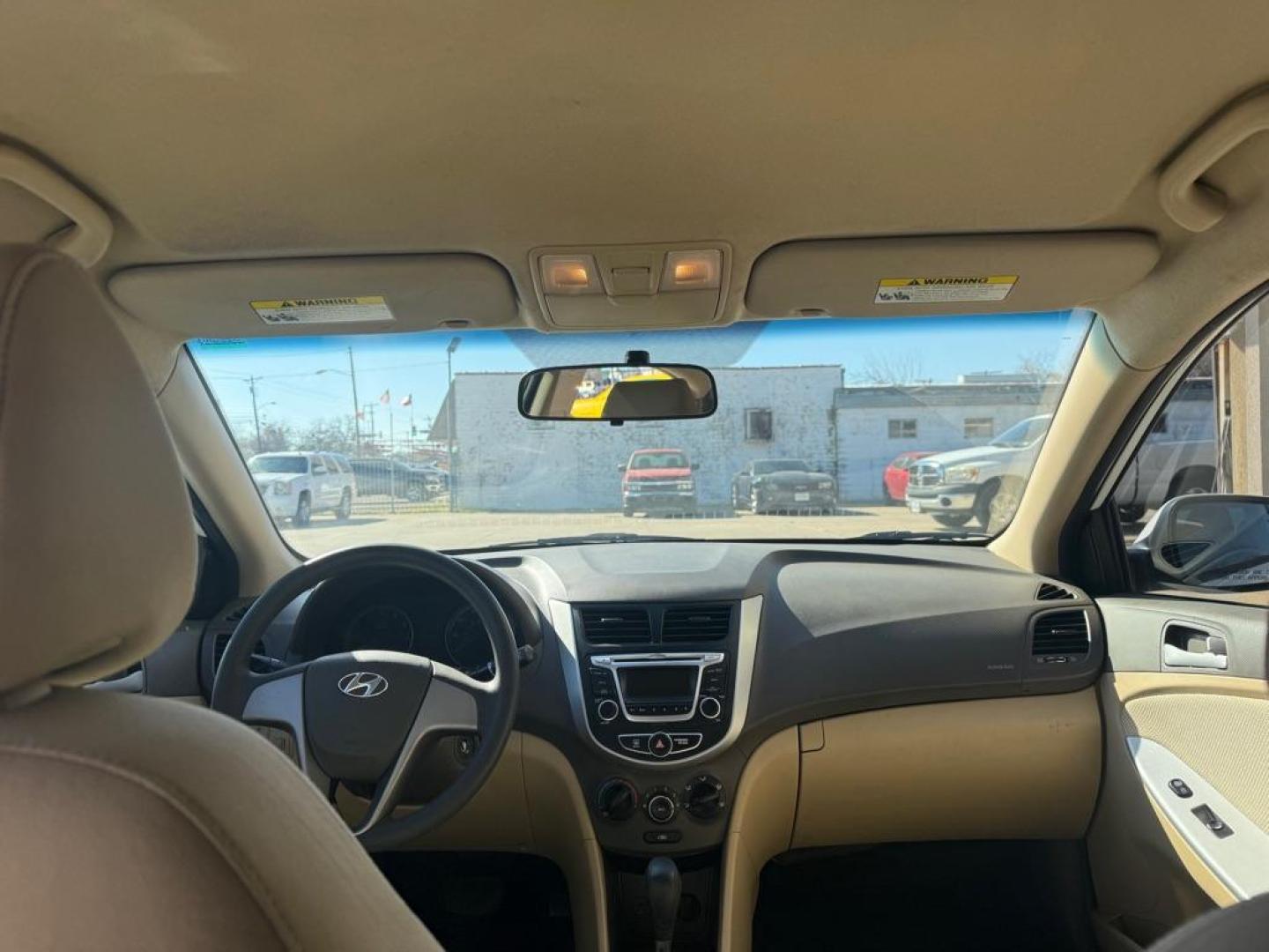 2014 WHITE HYUNDAI ACCENT GLS (KMHCT4AE0EU) with an 1.6L engine, Automatic transmission, located at 4415 NE 28th St., Haltom City, TX, 76117, (817) 222-9334, 0.000000, 0.000000 - Photo#5