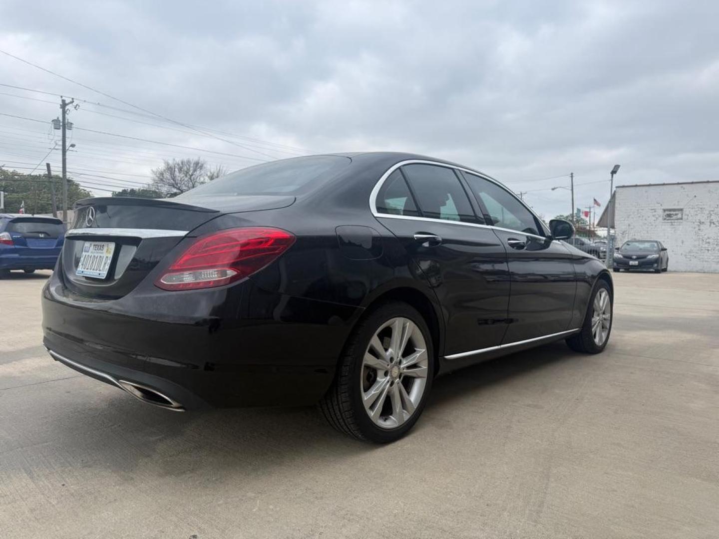 2016 BLACK MERCEDES-BENZ C-CLASS C300 4MATIC (55SWF4KB6GU) with an 2.0L engine, Automatic transmission, located at 4415 NE 28th St., Haltom City, TX, 76117, (817) 222-9334, 0.000000, 0.000000 - Photo#2