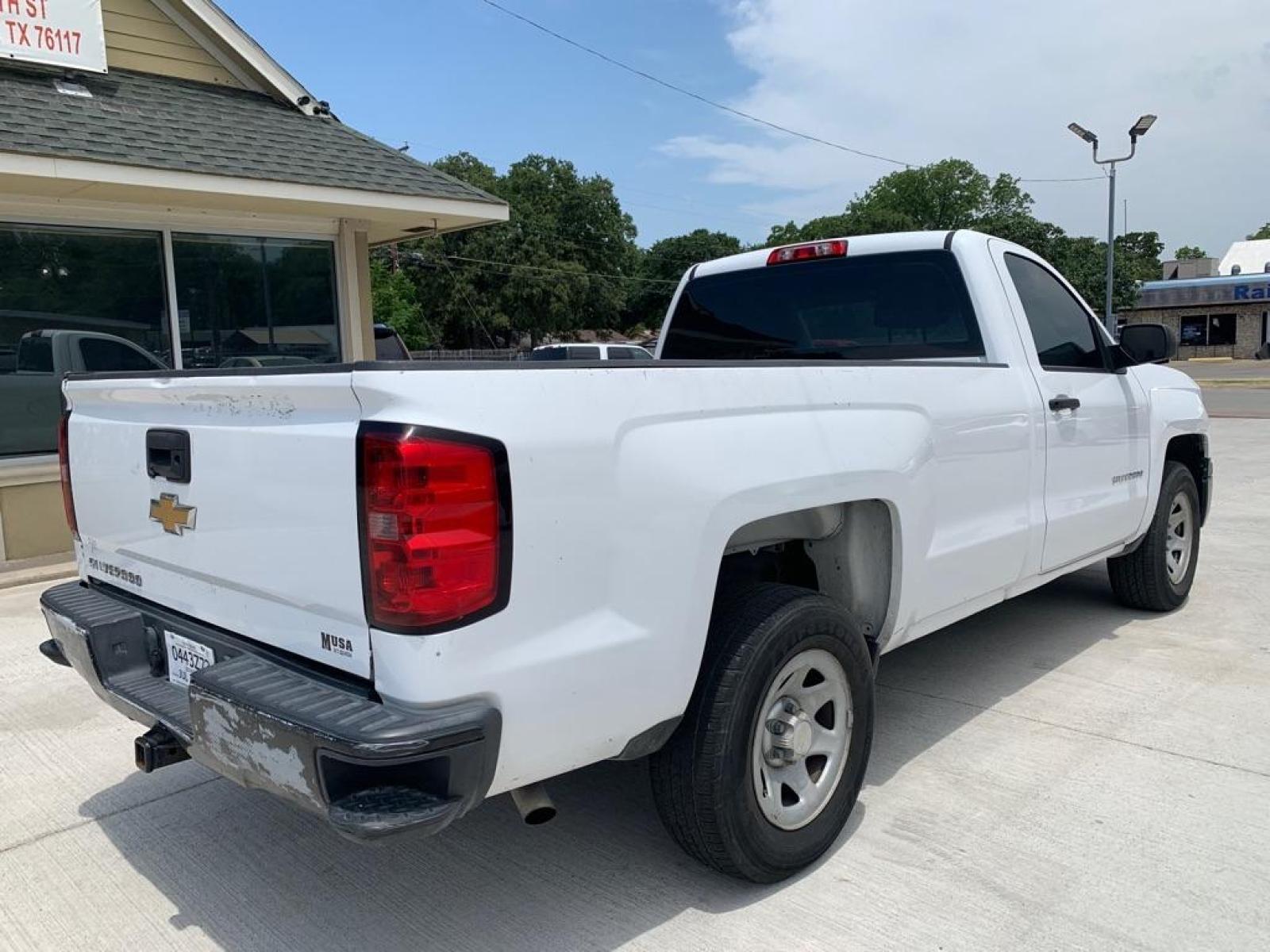 2014 WHITE CHEVROLET SILVERADO 1500 (1GCNCPEH3EZ) with an 4.3L engine, Automatic transmission, located at 4415 NE 28th St., Haltom City, TX, 76117, (817) 222-9334, 0.000000, 0.000000 - Photo #3