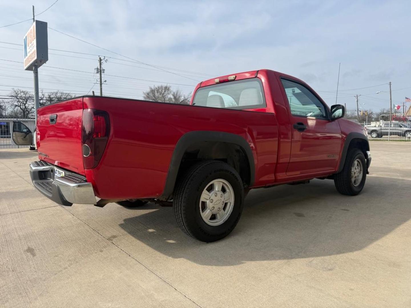 2005 RED CHEVROLET COLORADO (1GCDT146558) with an 3.5L engine, 5-Speed Manual transmission, located at 4415 NE 28th St., Haltom City, TX, 76117, (817) 222-9334, 0.000000, 0.000000 - Photo#2