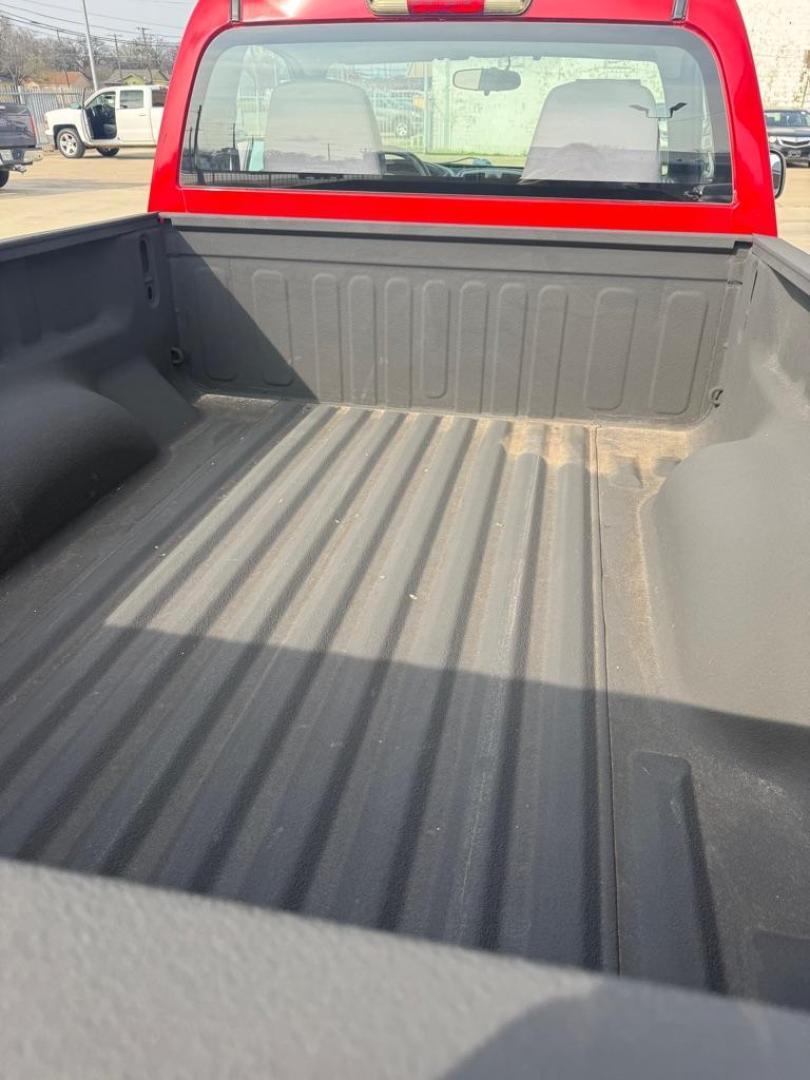 2005 RED CHEVROLET COLORADO (1GCDT146558) with an 3.5L engine, 5-Speed Manual transmission, located at 4415 NE 28th St., Haltom City, TX, 76117, (817) 222-9334, 0.000000, 0.000000 - Photo#4