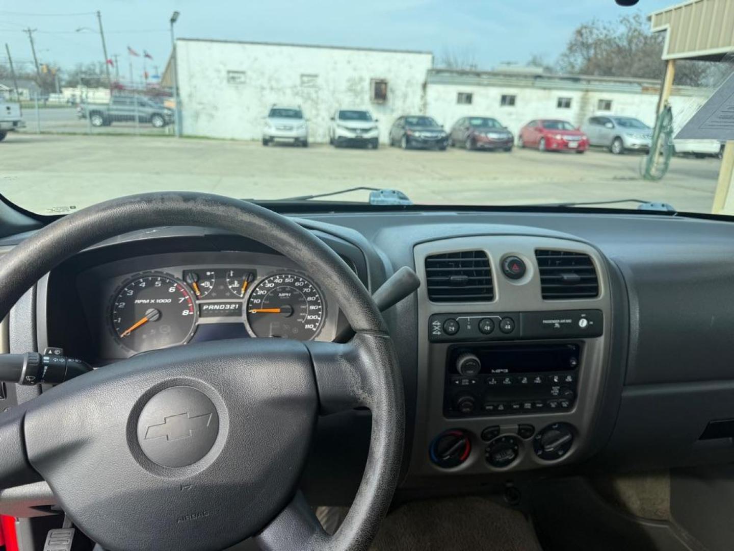 2005 RED CHEVROLET COLORADO (1GCDT146558) with an 3.5L engine, 5-Speed Manual transmission, located at 4415 NE 28th St., Haltom City, TX, 76117, (817) 222-9334, 0.000000, 0.000000 - Photo#5