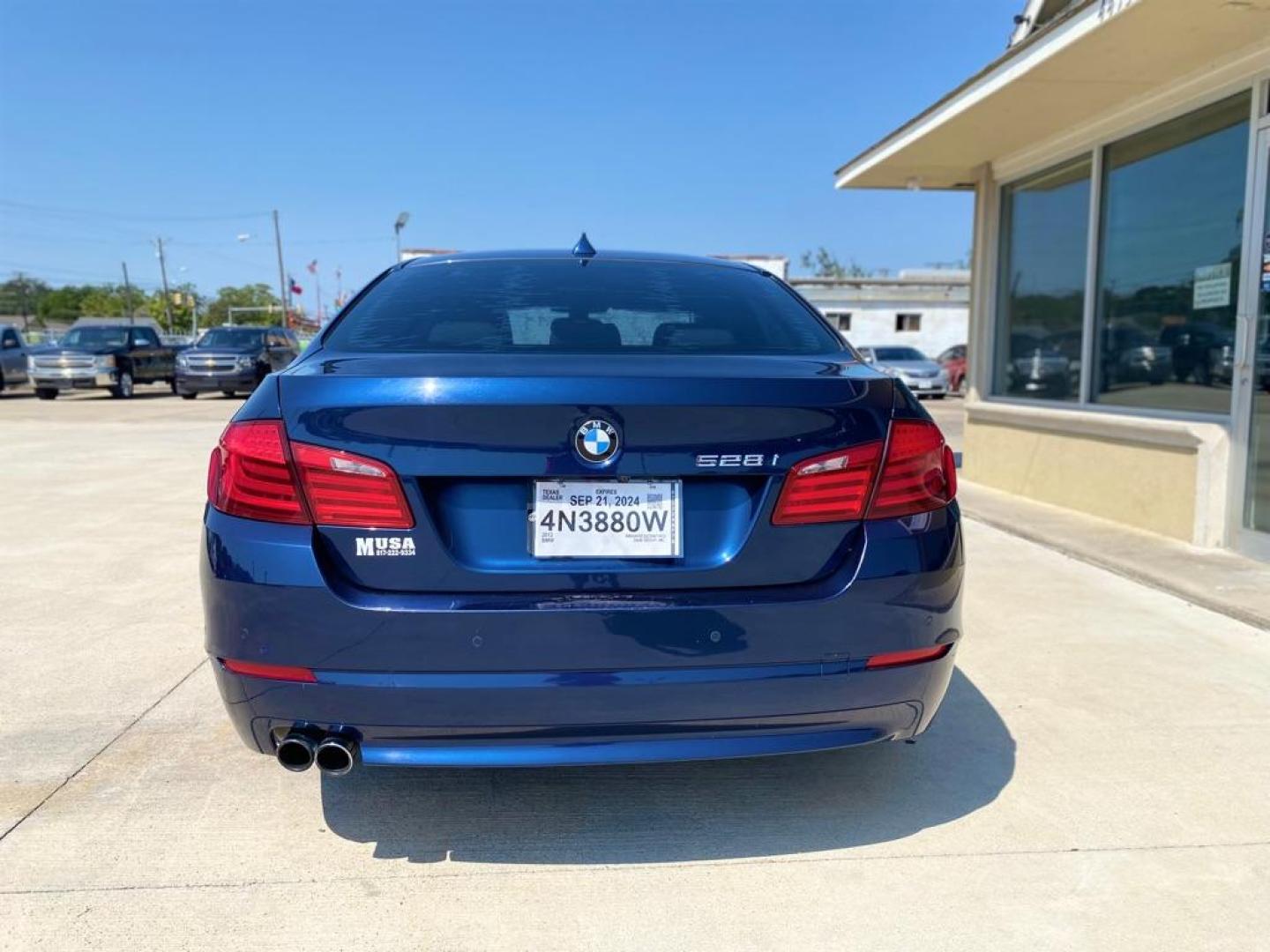 2012 BLUE BMW 528 XI (WBAXH5C52CD) with an 2.0L engine, Automatic transmission, located at 4415 NE 28th St., Haltom City, TX, 76117, (817) 222-9334, 0.000000, 0.000000 - Photo#2