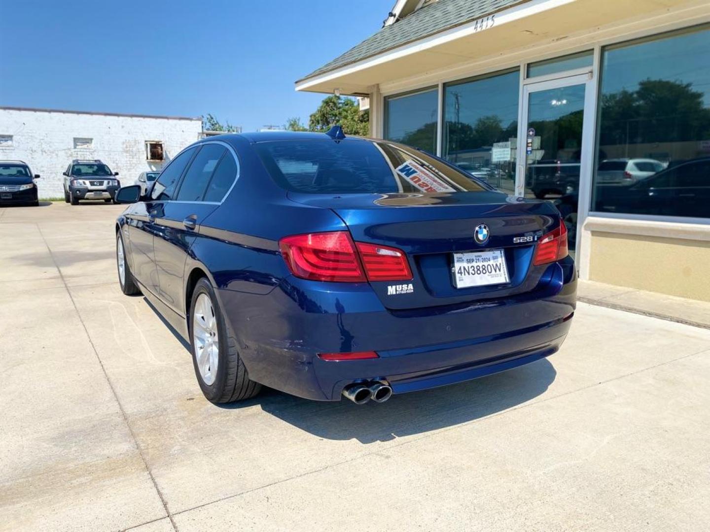 2012 BLUE BMW 528 XI (WBAXH5C52CD) with an 2.0L engine, Automatic transmission, located at 4415 NE 28th St., Haltom City, TX, 76117, (817) 222-9334, 0.000000, 0.000000 - Photo#3
