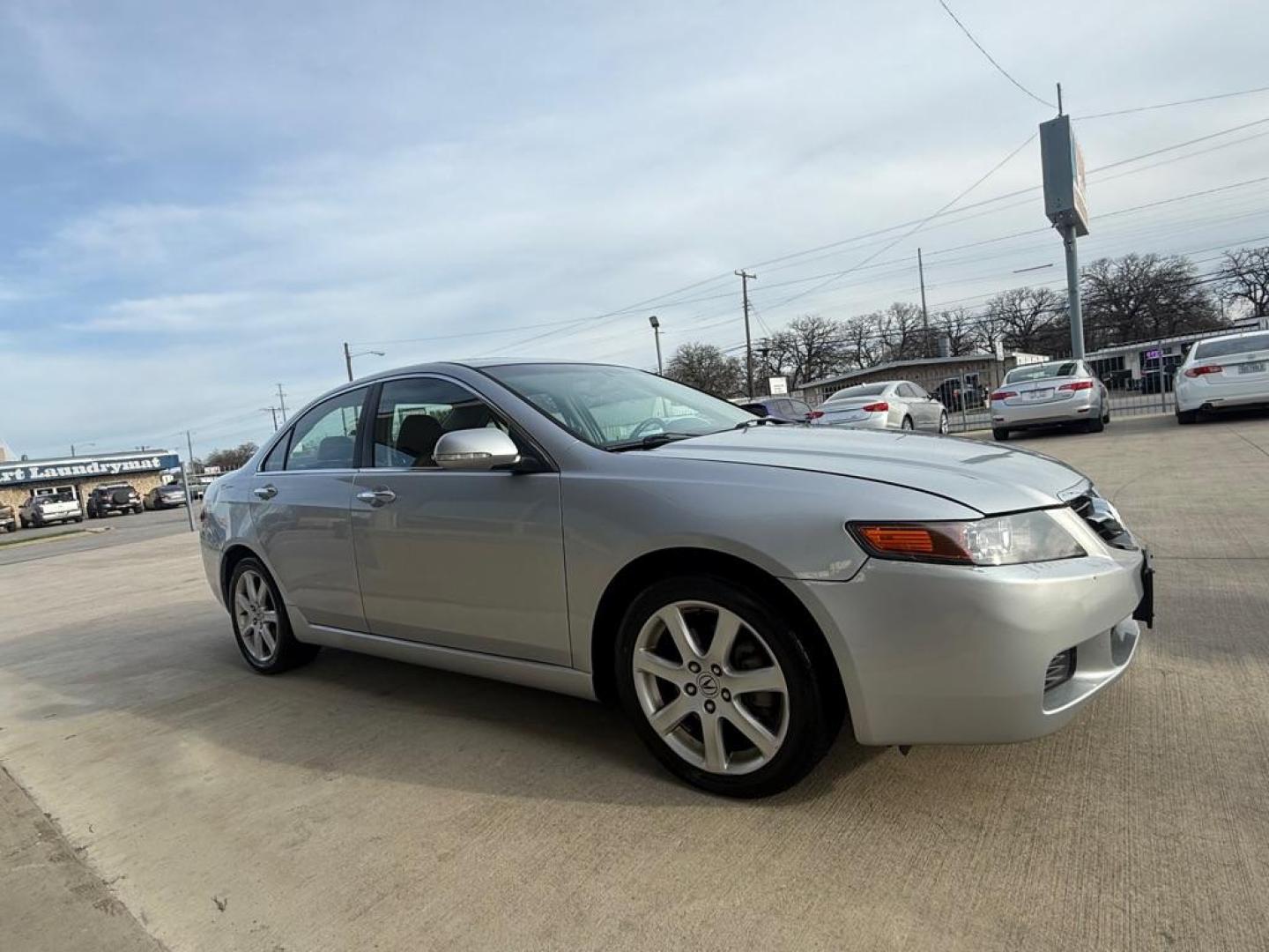 2005 SILVER ACURA TSX (JH4CL969X5C) with an 2.4L engine, Automatic transmission, located at 4415 NE 28th St., Haltom City, TX, 76117, (817) 222-9334, 0.000000, 0.000000 - Photo#2