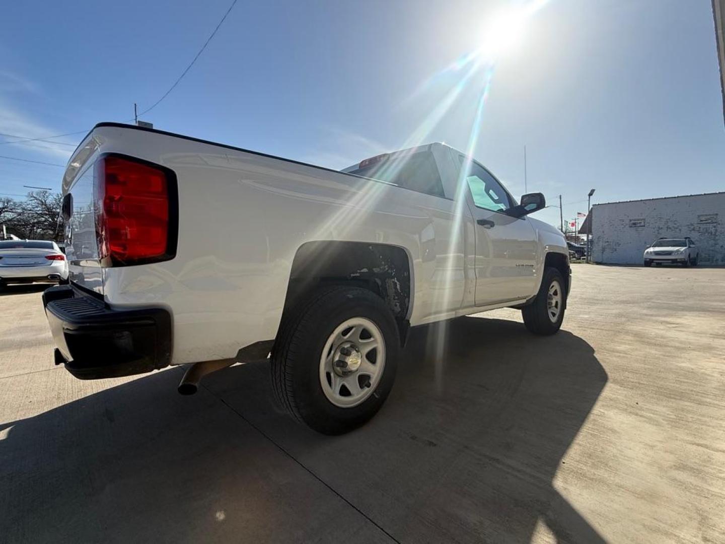 2014 WHITE CHEVROLET SILVERADO 1500 (1GCNCPEH6EZ) with an 4.3L engine, Automatic transmission, located at 4415 NE 28th St., Haltom City, TX, 76117, (817) 222-9334, 0.000000, 0.000000 - Photo#3