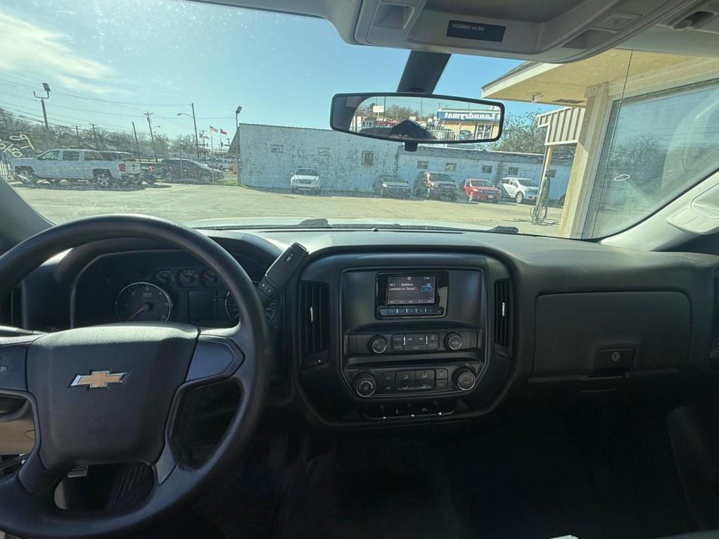 2014 WHITE CHEVROLET SILVERADO 1500 (1GCNCPEH6EZ) with an 4.3L engine, Automatic transmission, located at 4415 NE 28th St., Haltom City, TX, 76117, (817) 222-9334, 0.000000, 0.000000 - Photo#5