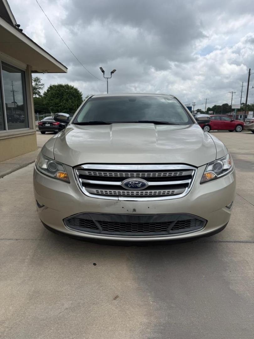 2011 GOLD FORD TAURUS LIMITED (1FAHP2FW5BG) with an 3.5L engine, Automatic transmission, located at 4415 NE 28th St., Haltom City, TX, 76117, (817) 222-9334, 0.000000, 0.000000- Photo#1