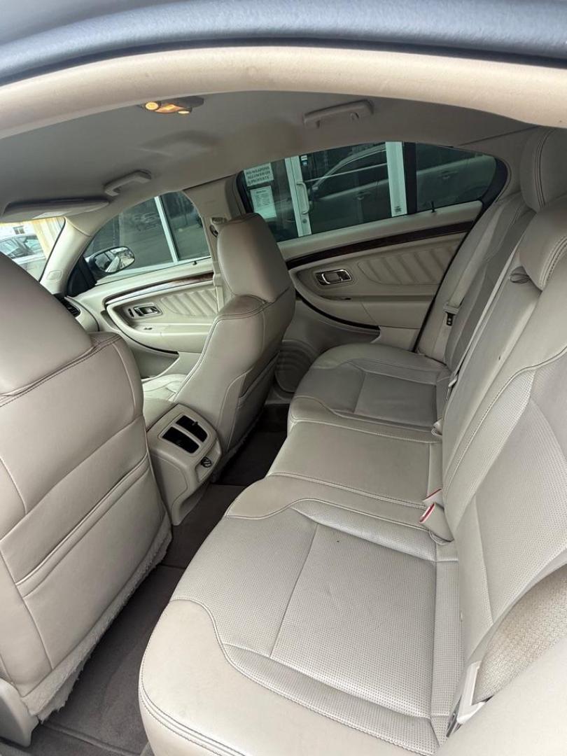 2011 GOLD FORD TAURUS LIMITED (1FAHP2FW5BG) with an 3.5L engine, Automatic transmission, located at 4415 NE 28th St., Haltom City, TX, 76117, (817) 222-9334, 0.000000, 0.000000- Photo#5