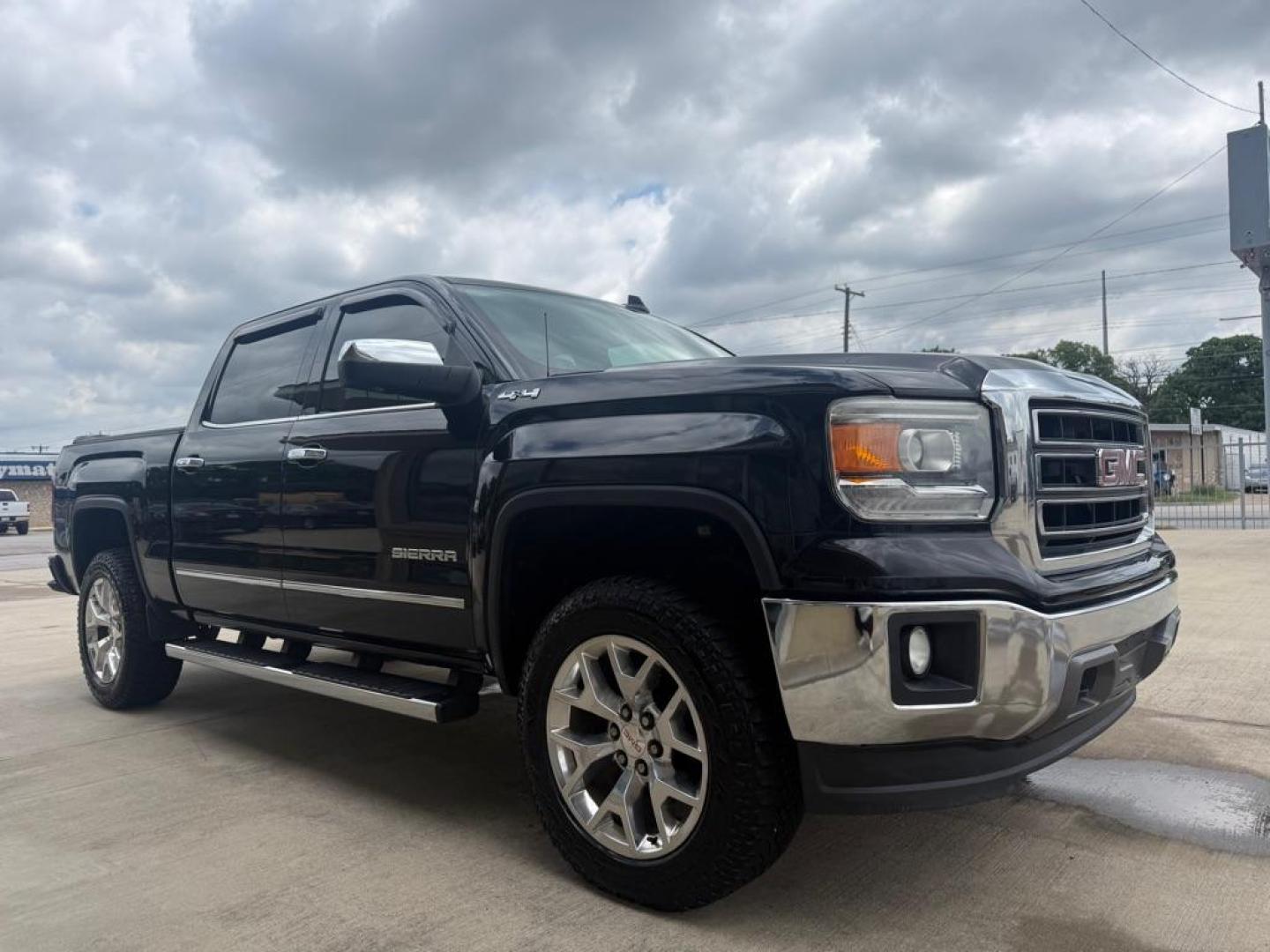 2015 BLACK GMC SIERRA 1500 SLT (3GTU2VEC2FG) with an 5.3L engine, Automatic transmission, located at 4415 NE 28th St., Haltom City, TX, 76117, (817) 222-9334, 0.000000, 0.000000- Photo#2
