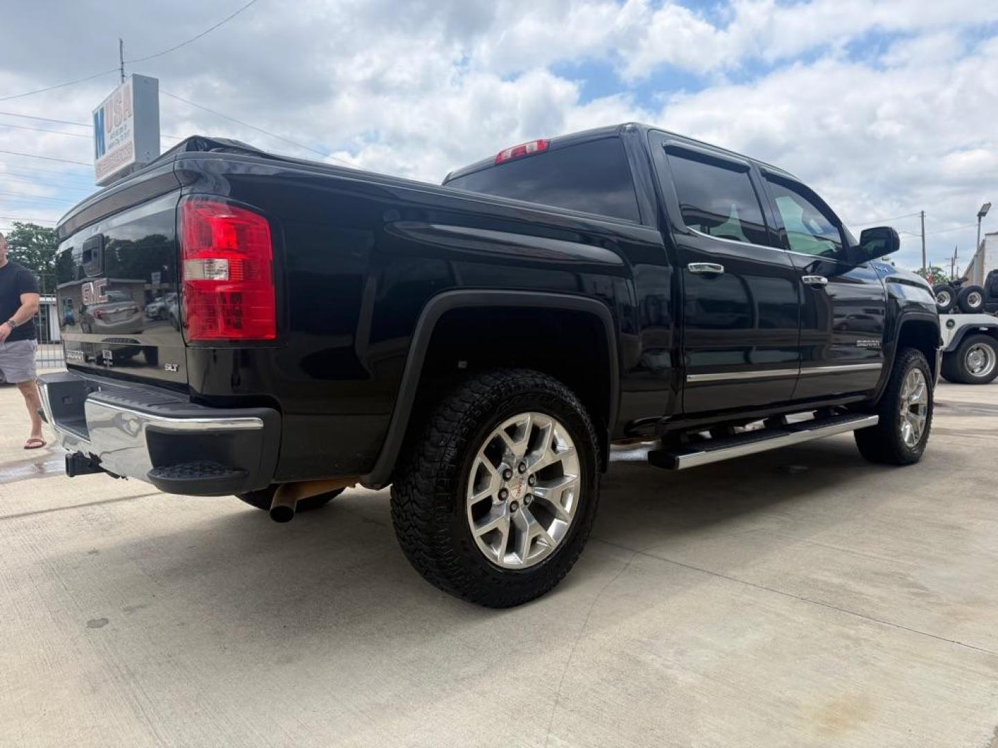 2015 BLACK GMC SIERRA 1500 SLT (3GTU2VEC2FG) with an 5.3L engine, Automatic transmission, located at 4415 NE 28th St., Haltom City, TX, 76117, (817) 222-9334, 0.000000, 0.000000- Photo#3