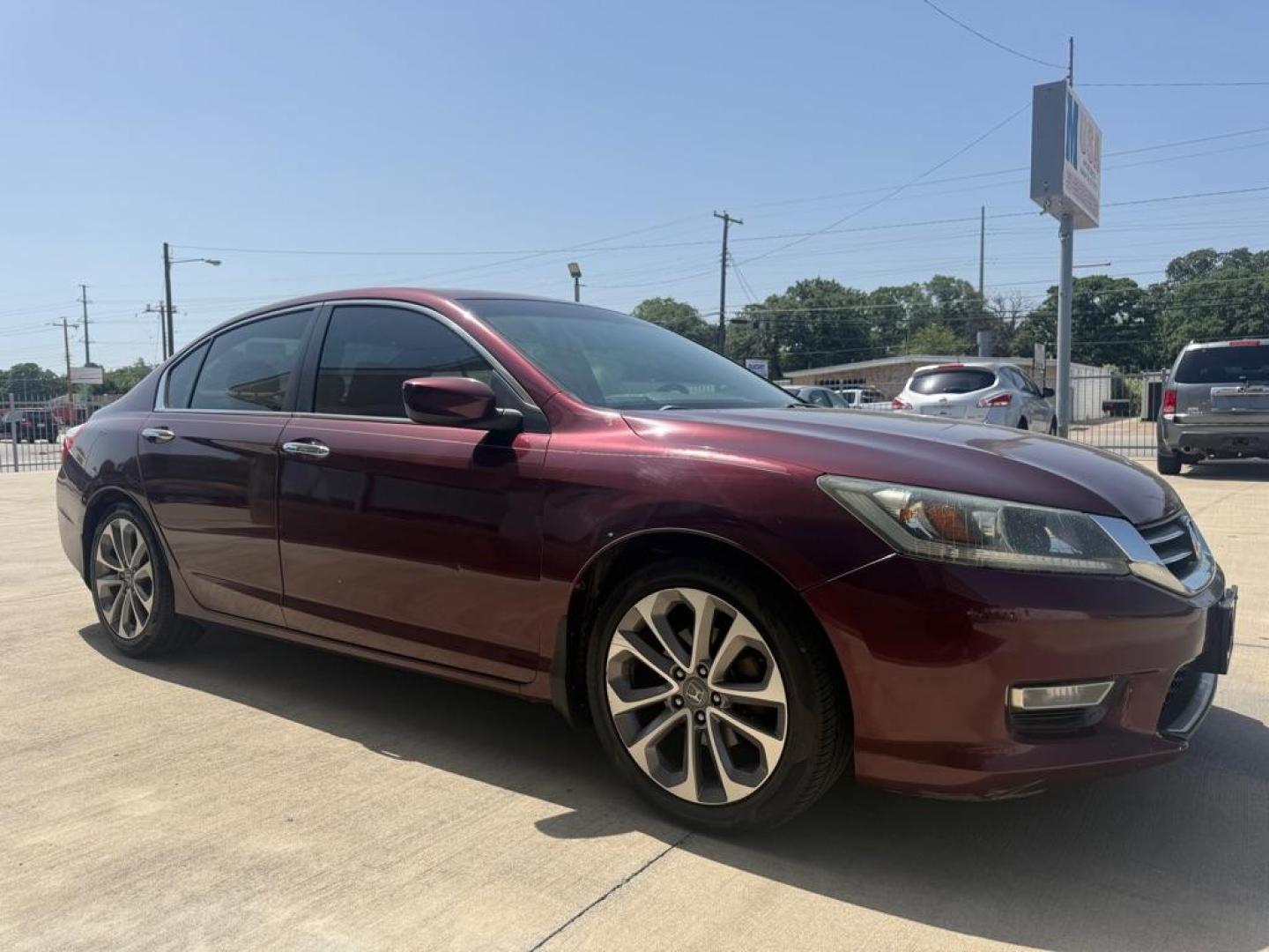2013 RED HONDA ACCORD SPORT (1HGCR2F53DA) with an 2.4L engine, Continuously Variable transmission, located at 4415 NE 28th St., Haltom City, TX, 76117, (817) 222-9334, 0.000000, 0.000000- Photo#2