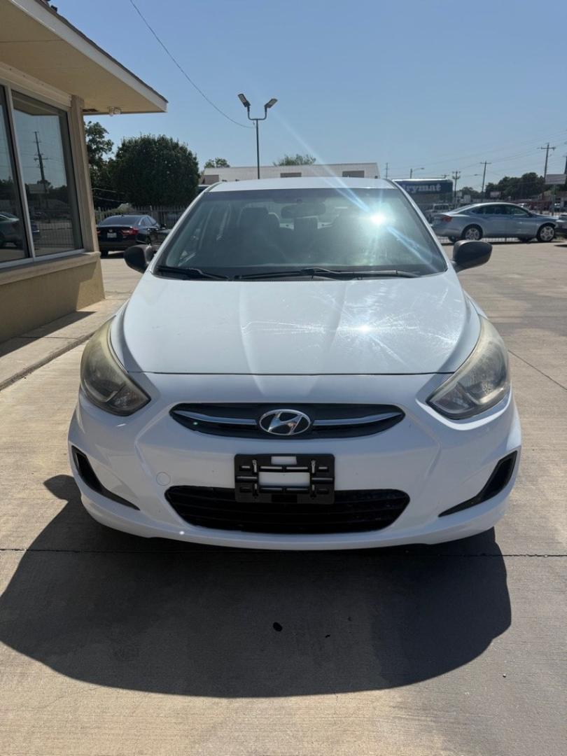 2016 WHITE HYUNDAI ACCENT SE (KMHCT4AE1GU) with an 1.6L engine, Automatic transmission, located at 4415 NE 28th St., Haltom City, TX, 76117, (817) 222-9334, 0.000000, 0.000000- Photo#1