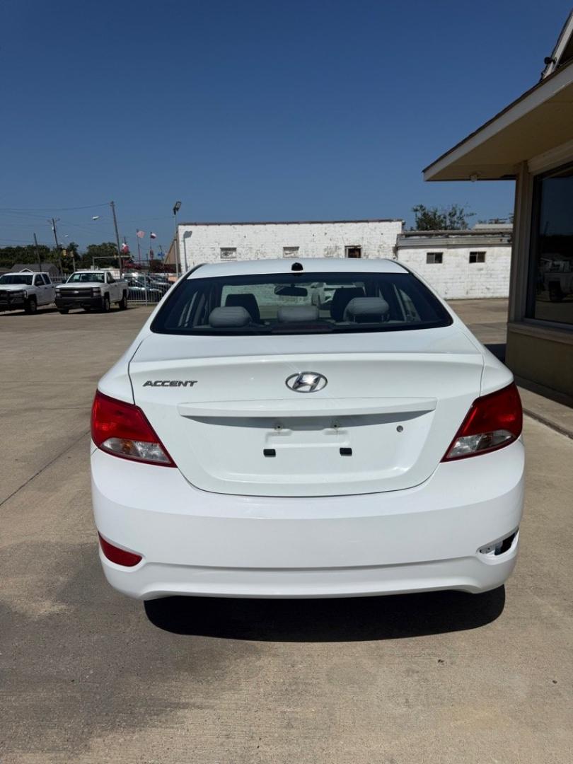2016 WHITE HYUNDAI ACCENT SE (KMHCT4AE1GU) with an 1.6L engine, Automatic transmission, located at 4415 NE 28th St., Haltom City, TX, 76117, (817) 222-9334, 0.000000, 0.000000- Photo#4