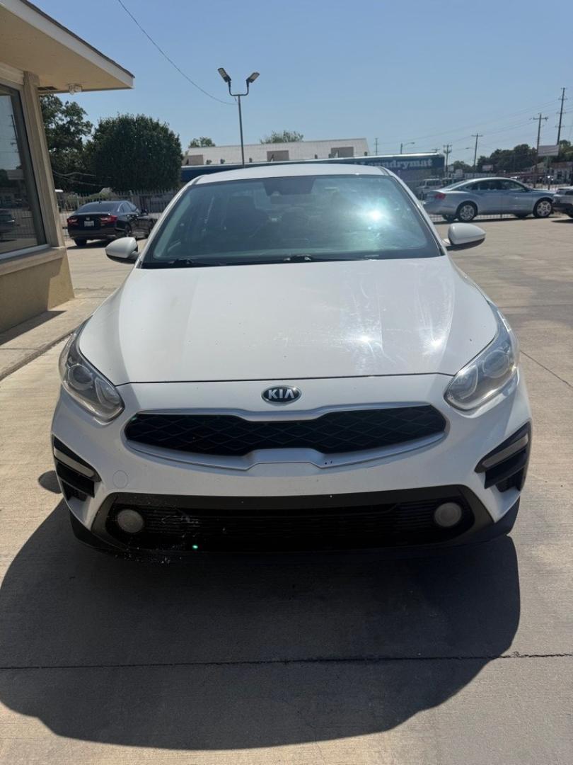 2019 WHITE KIA FORTE FE (3KPF24AD0KE) with an 2.0L engine, Continuously Variable transmission, located at 4415 NE 28th St., Haltom City, TX, 76117, (817) 222-9334, 0.000000, 0.000000- Photo#1
