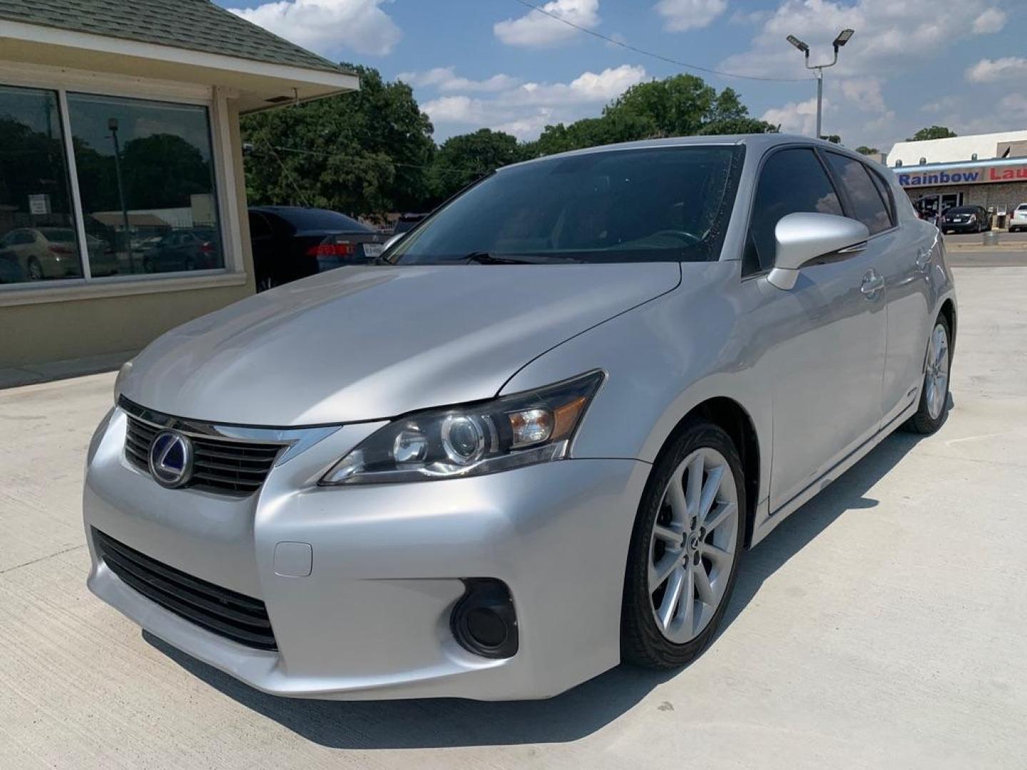2012 SILVER LEXUS CT 200 (JTHKD5BH0C2) with an 1.8L engine, Continuously Variable transmission, located at 4415 NE 28th St., Haltom City, TX, 76117, (817) 222-9334, 0.000000, 0.000000 - Photo#0