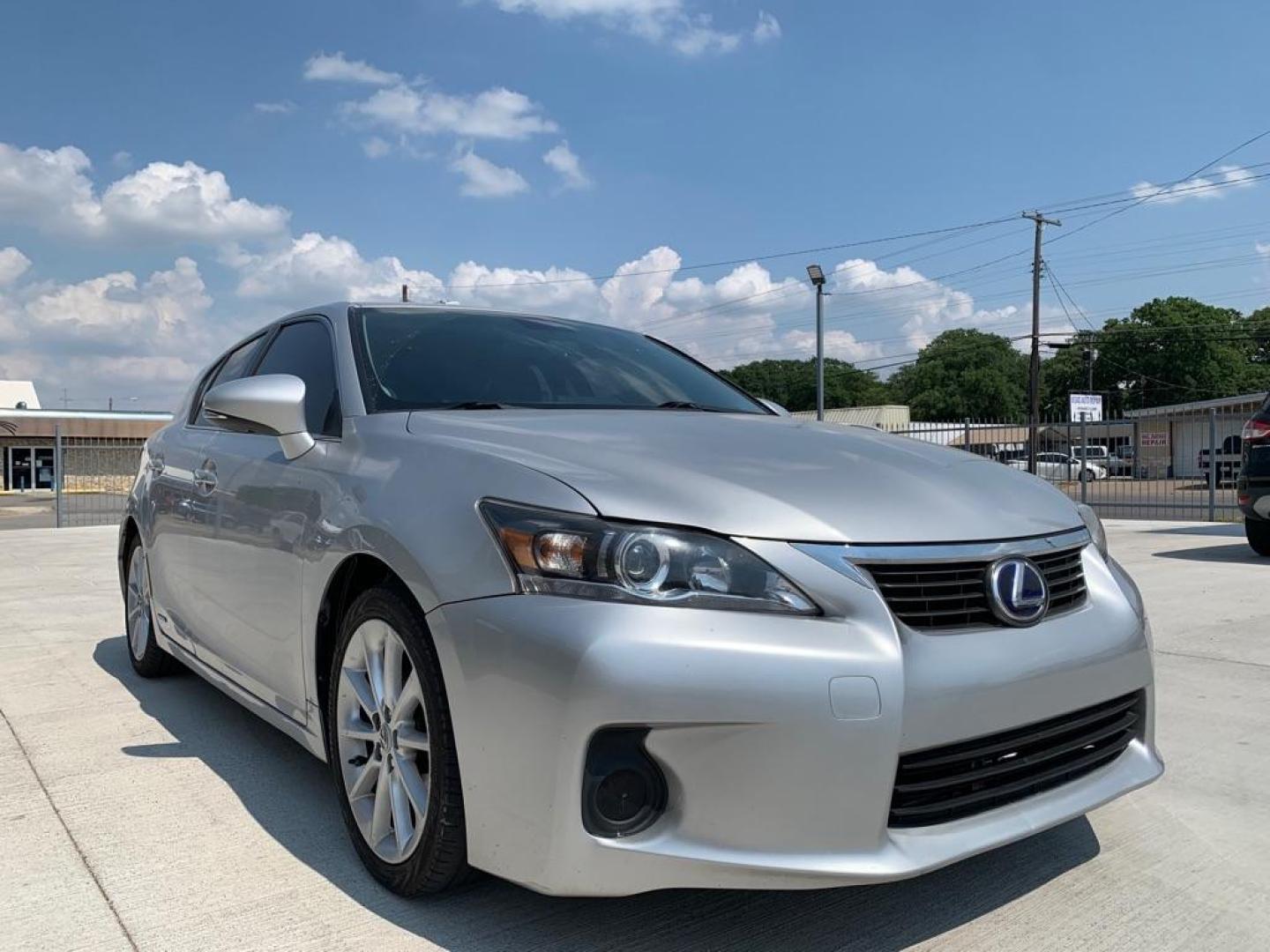 2012 SILVER LEXUS CT 200 (JTHKD5BH0C2) with an 1.8L engine, Continuously Variable transmission, located at 4415 NE 28th St., Haltom City, TX, 76117, (817) 222-9334, 0.000000, 0.000000 - Photo#1