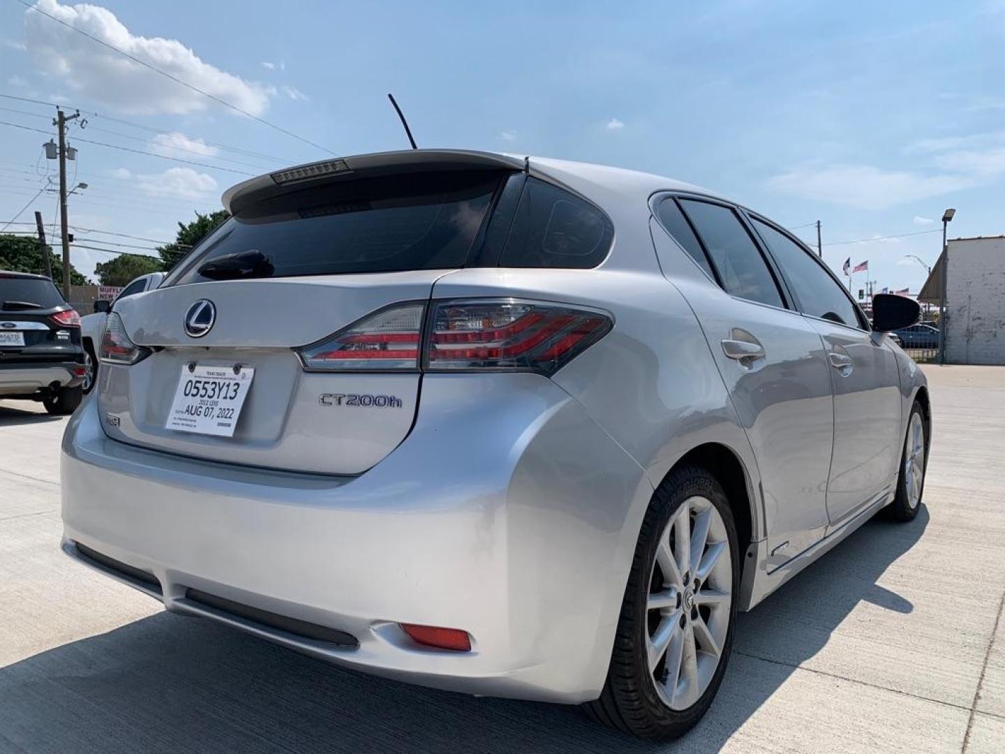 2012 SILVER LEXUS CT 200 (JTHKD5BH0C2) with an 1.8L engine, Continuously Variable transmission, located at 4415 NE 28th St., Haltom City, TX, 76117, (817) 222-9334, 0.000000, 0.000000 - Photo#3