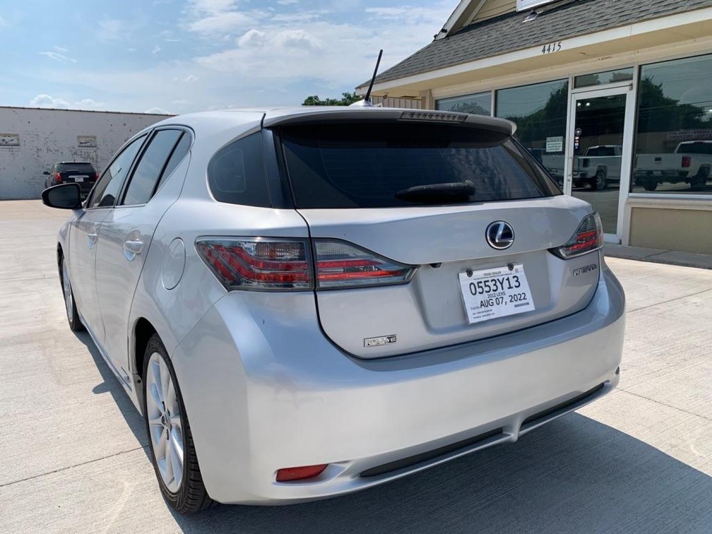 2012 SILVER LEXUS CT 200 (JTHKD5BH0C2) with an 1.8L engine, Continuously Variable transmission, located at 4415 NE 28th St., Haltom City, TX, 76117, (817) 222-9334, 0.000000, 0.000000 - Photo#4