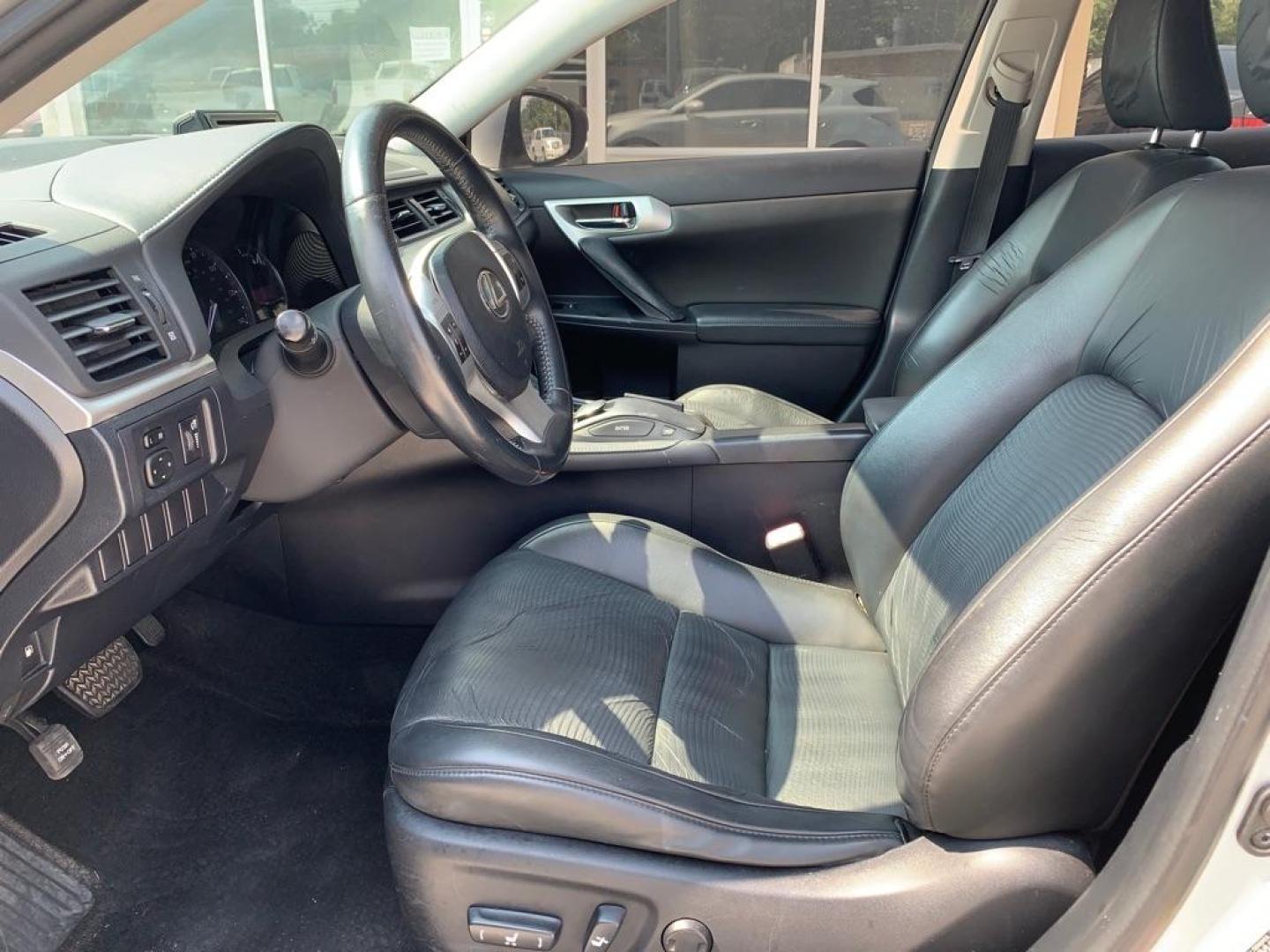 2012 SILVER LEXUS CT 200 (JTHKD5BH0C2) with an 1.8L engine, Continuously Variable transmission, located at 4415 NE 28th St., Haltom City, TX, 76117, (817) 222-9334, 0.000000, 0.000000 - Photo#6