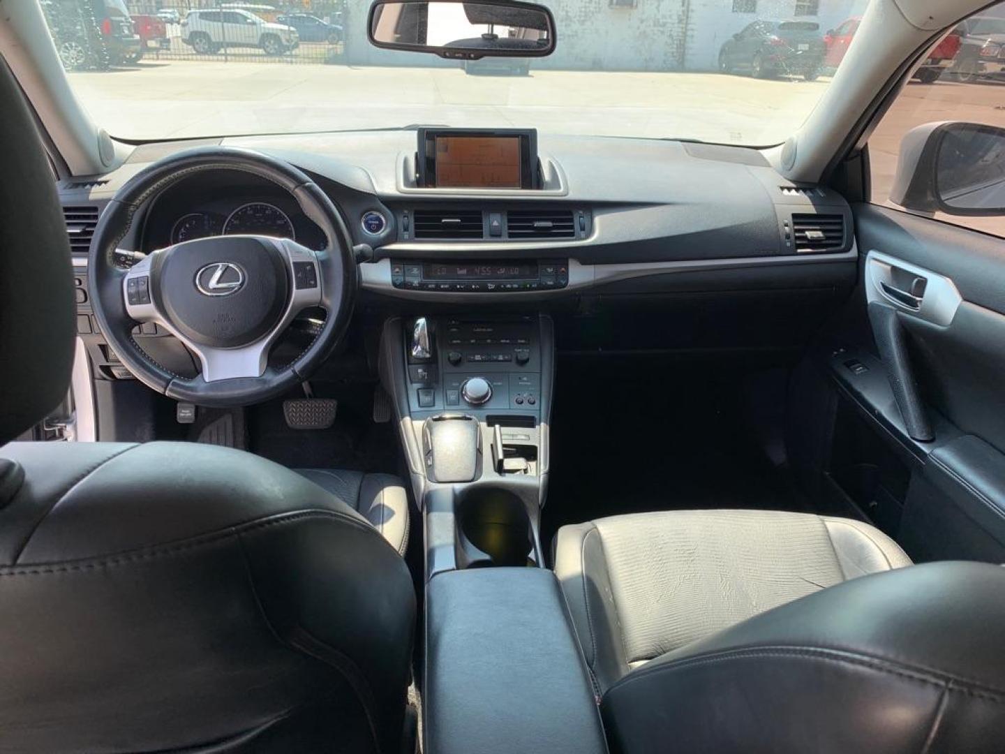 2012 SILVER LEXUS CT 200 (JTHKD5BH0C2) with an 1.8L engine, Continuously Variable transmission, located at 4415 NE 28th St., Haltom City, TX, 76117, (817) 222-9334, 0.000000, 0.000000 - Photo#7