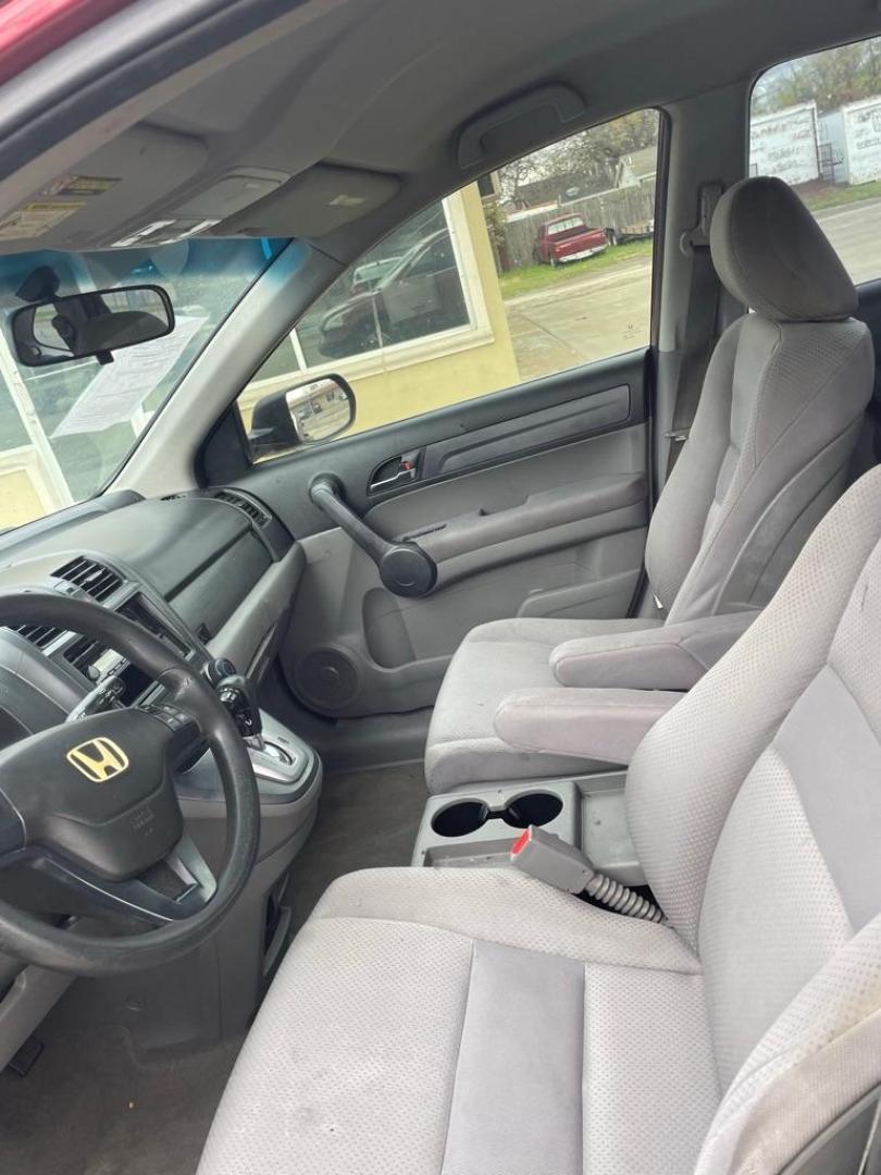 2009 RED HONDA CR-V LX (3CZRE38309G) with an 2.4L engine, Automatic transmission, located at 4415 NE 28th St., Haltom City, TX, 76117, (817) 222-9334, 0.000000, 0.000000 - Photo#2