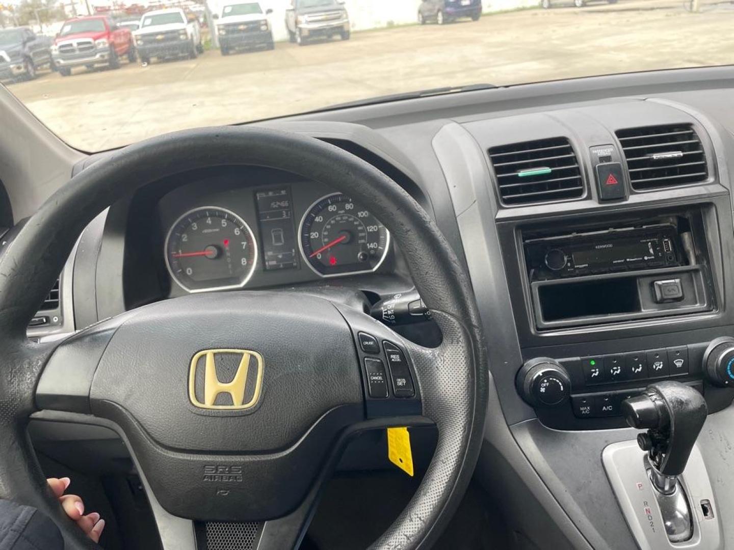 2009 RED HONDA CR-V LX (3CZRE38309G) with an 2.4L engine, Automatic transmission, located at 4415 NE 28th St., Haltom City, TX, 76117, (817) 222-9334, 0.000000, 0.000000 - Photo#3