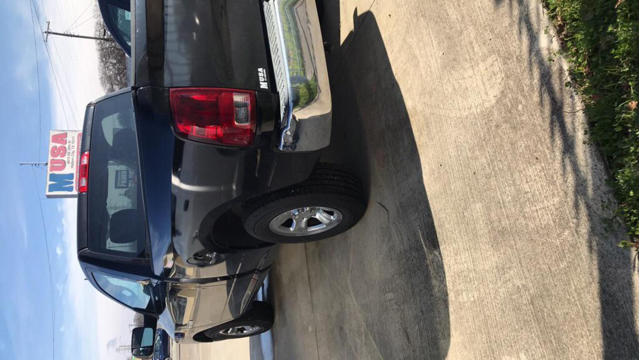2010 BLACK DODGE RAM 1500 (3D7JV1EP2AG) with an 4.7L engine, Automatic transmission, located at 4415 NE 28th St., Haltom City, TX, 76117, (817) 222-9334, 0.000000, 0.000000 - Photo #2