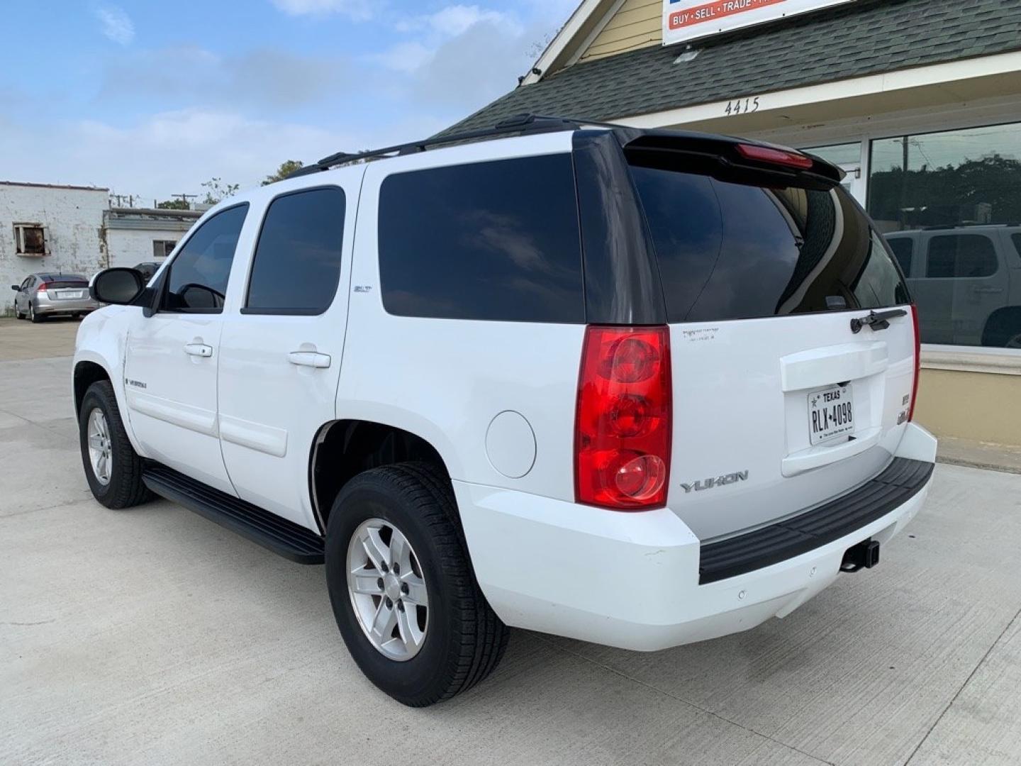 2007 WHITE GMC YUKON (1GKFC13J17R) with an 5.3L engine, Automatic transmission, located at 4415 NE 28th St., Haltom City, TX, 76117, (817) 222-9334, 0.000000, 0.000000- Photo#3