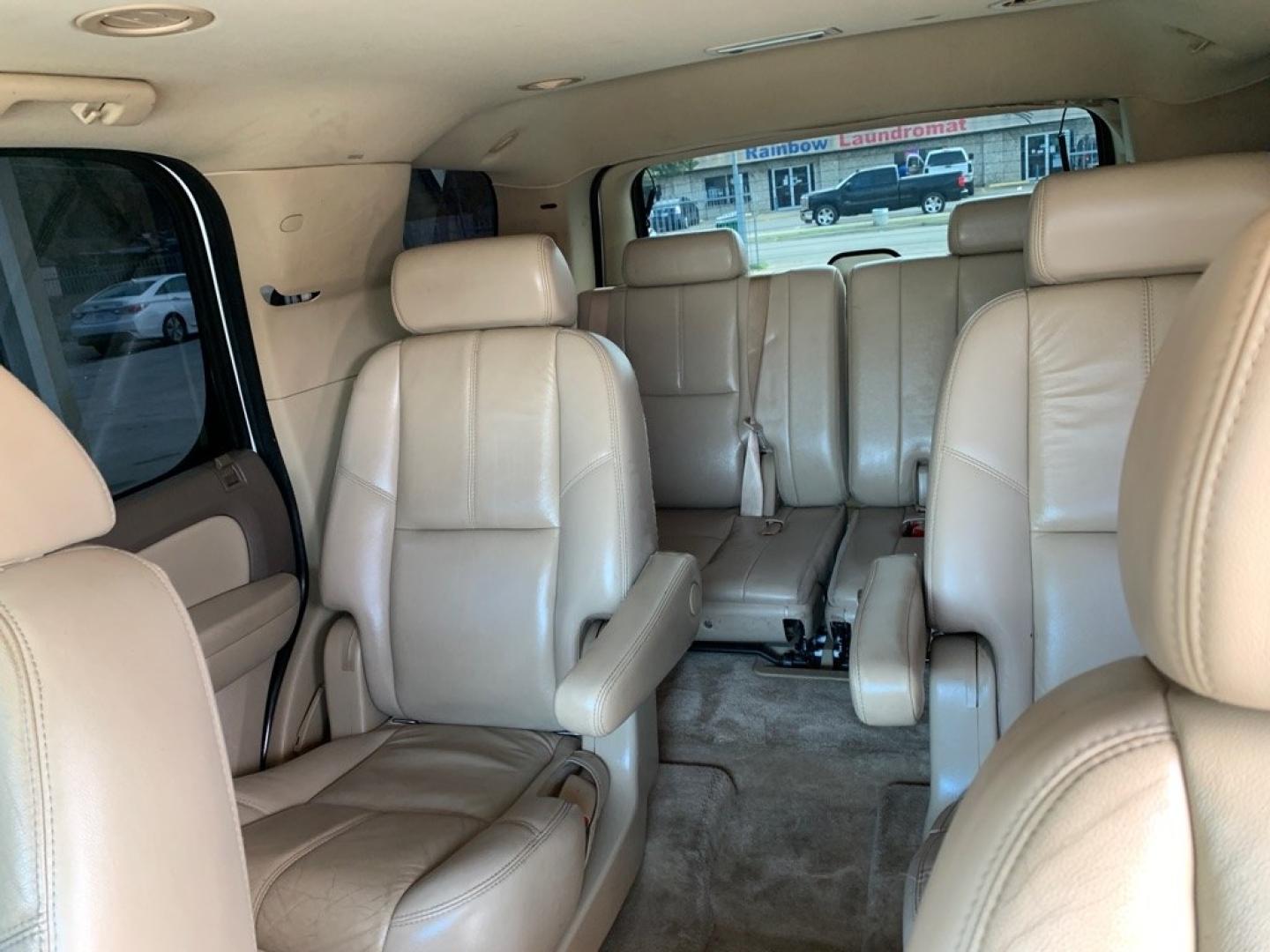 2007 WHITE GMC YUKON (1GKFC13J17R) with an 5.3L engine, Automatic transmission, located at 4415 NE 28th St., Haltom City, TX, 76117, (817) 222-9334, 0.000000, 0.000000- Photo#8
