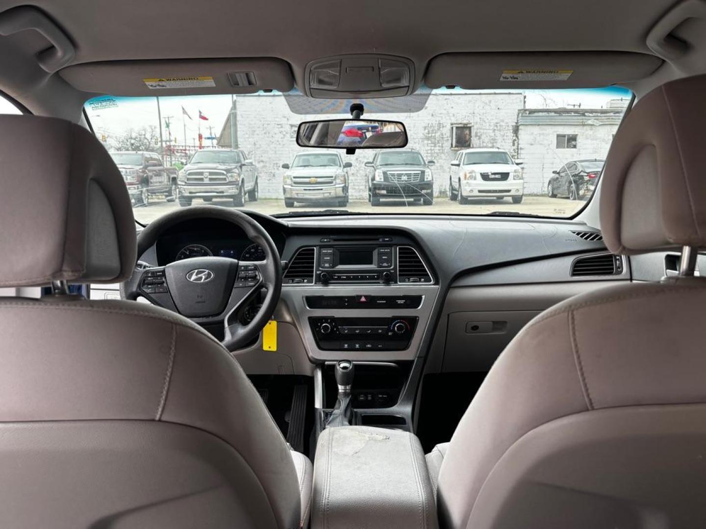 2015 BLUE HYUNDAI SONATA SE (5NPE24AF3FH) with an 2.4L engine, Automatic transmission, located at 4415 NE 28th St., Haltom City, TX, 76117, (817) 222-9334, 0.000000, 0.000000 - Photo#9
