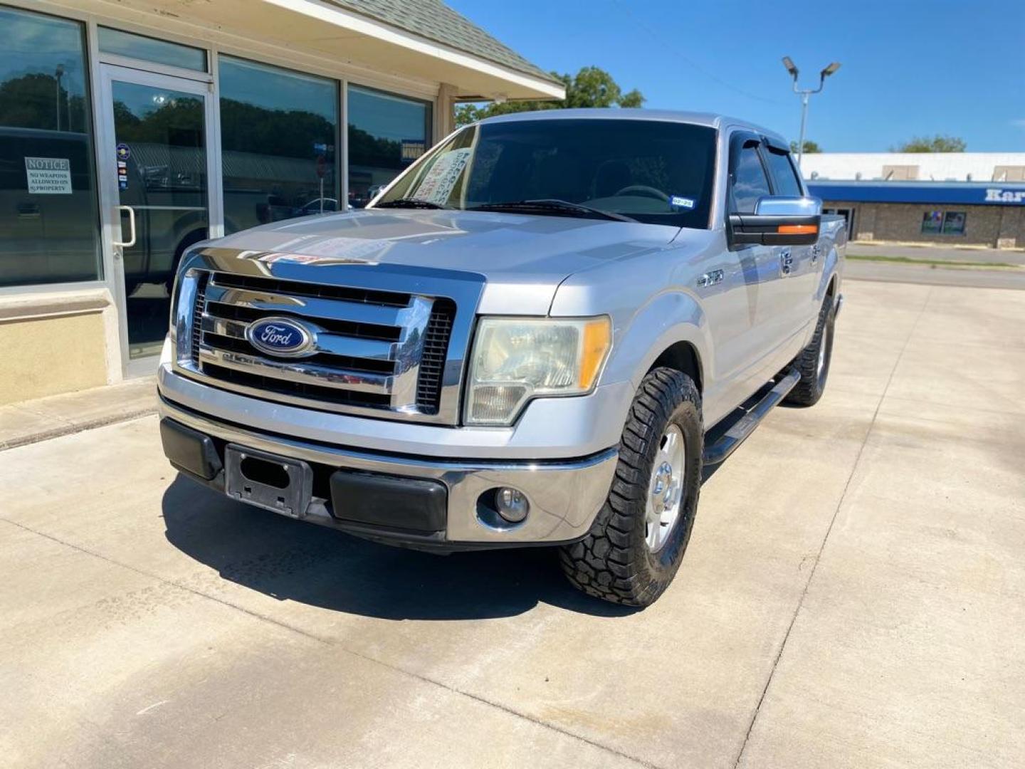 2010 SILVER FORD F150 SUPERCREW (1FTEW1C84AF) with an 4.6L engine, Automatic transmission, located at 4415 NE 28th St., Haltom City, TX, 76117, (817) 222-9334, 0.000000, 0.000000 - Photo#0